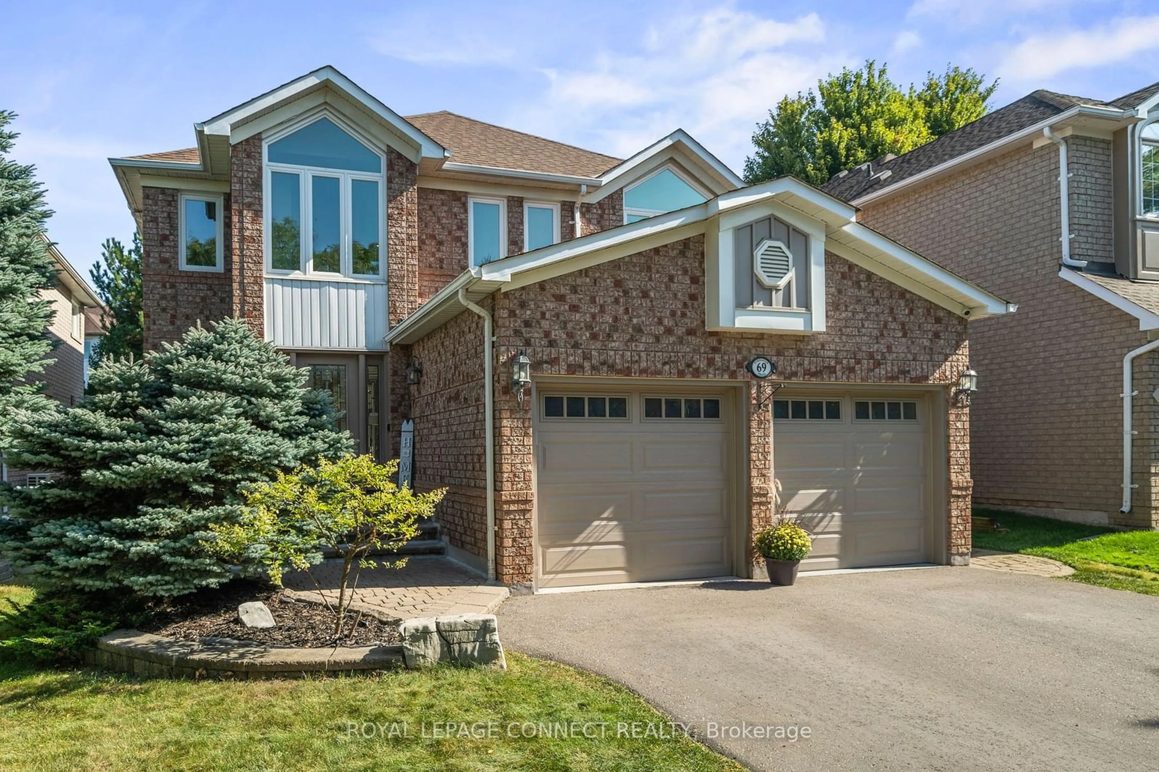 Home with brick exterior material for 69 Pinnacle Tr, Aurora Ontario L4G 7G6