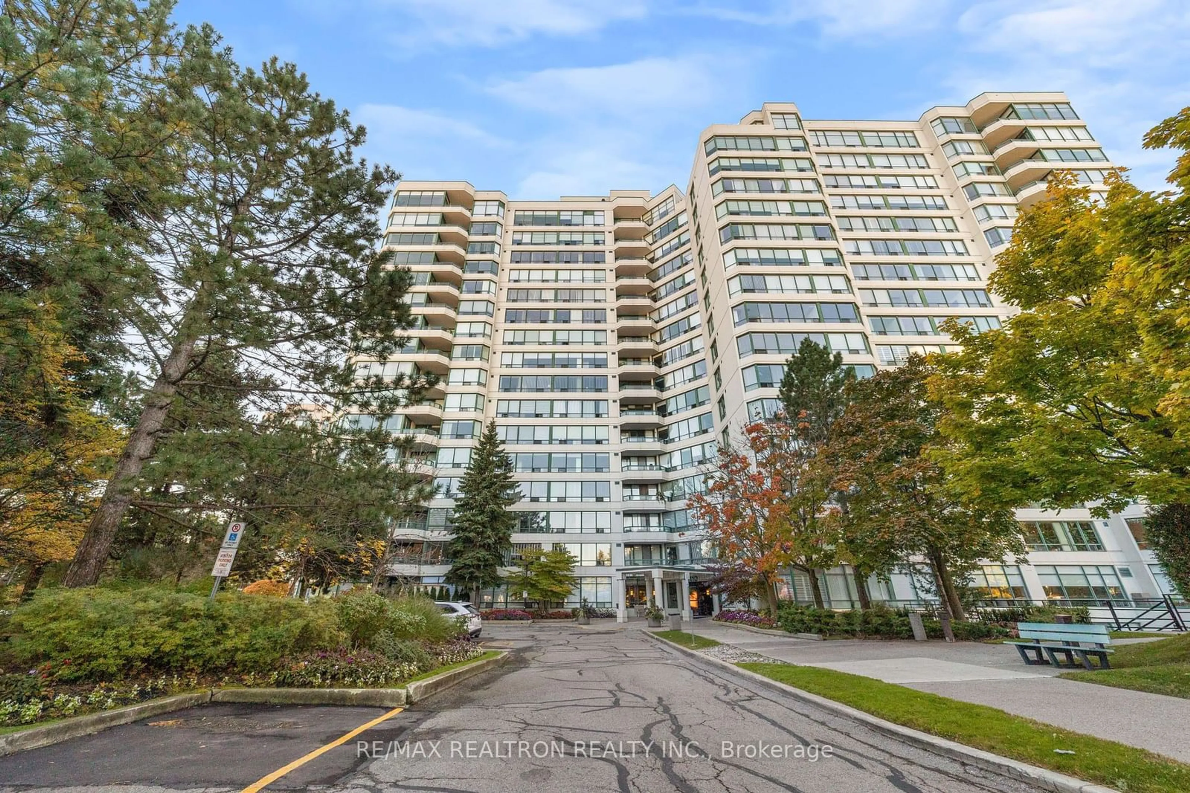 A pic from exterior of the house or condo, the street view for 110 Promenade Circ #1608, Vaughan Ontario L4J 7W8