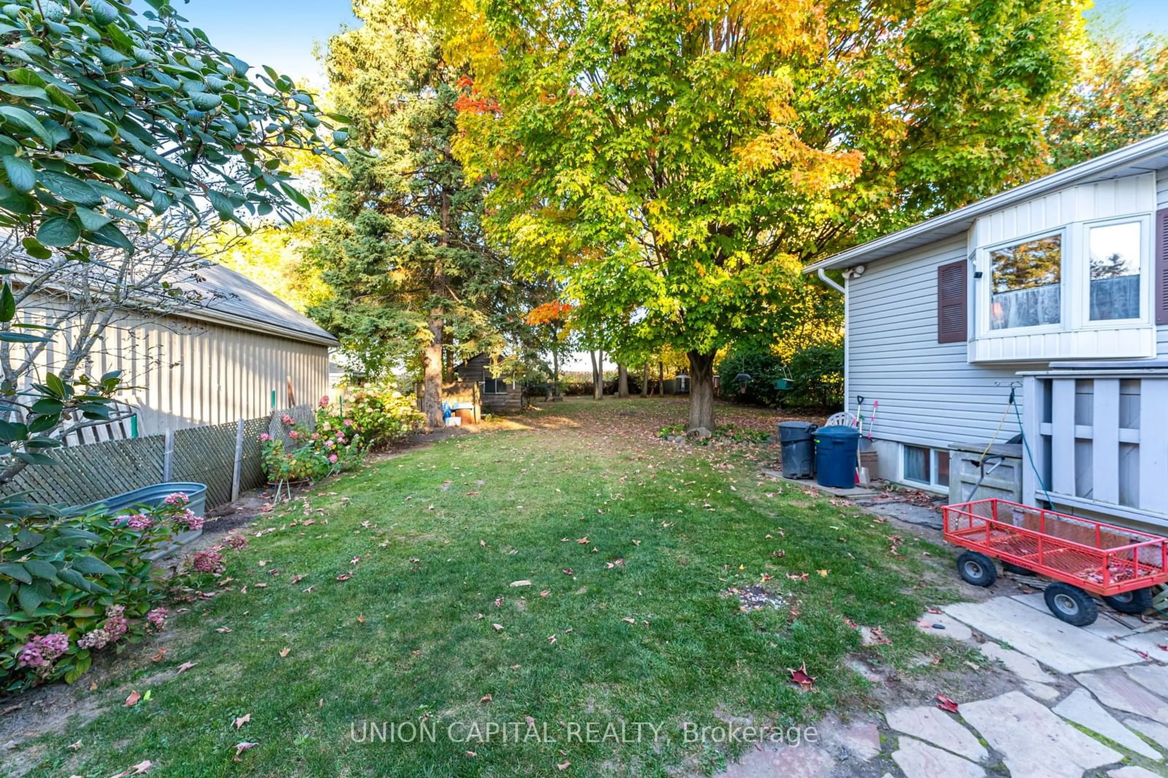 Patio, the fenced backyard for 19765 Leslie St, East Gwillimbury Ontario L0G 1R0