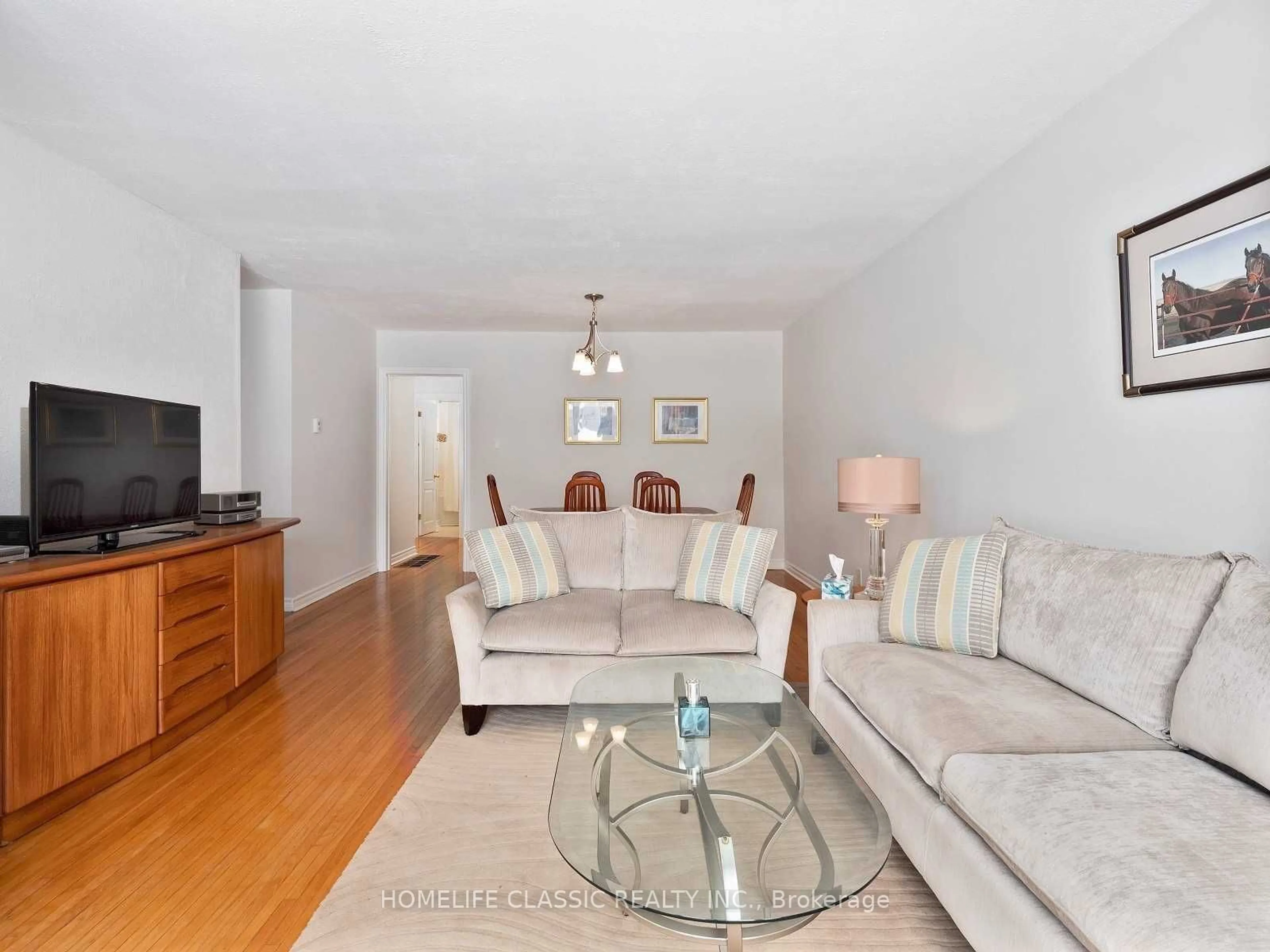 Living room, wood floors for 43 Bailey Cres, Aurora Ontario L4G 2B2