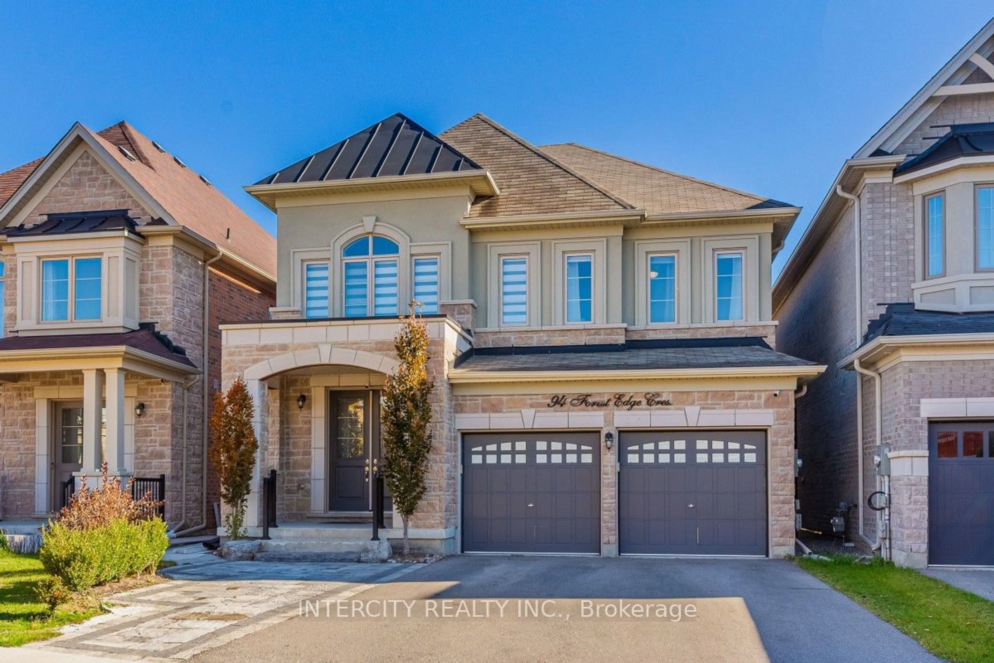 Home with brick exterior material for 94 Forest Edge Cres, East Gwillimbury Ontario L9N 0S6