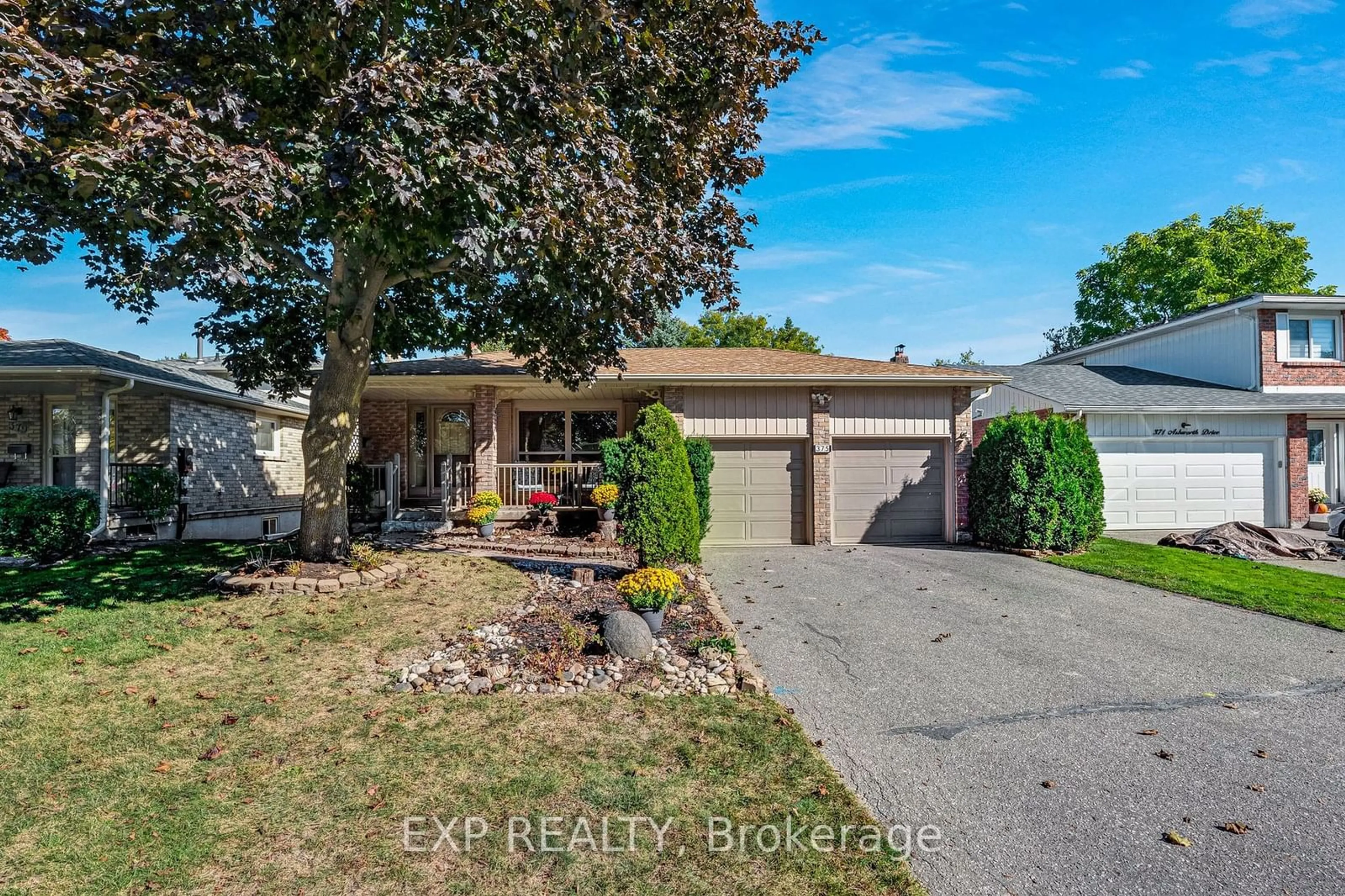 Frontside or backside of a home, the street view for 375 Ashworth Dr, Newmarket Ontario L3Y 6T7