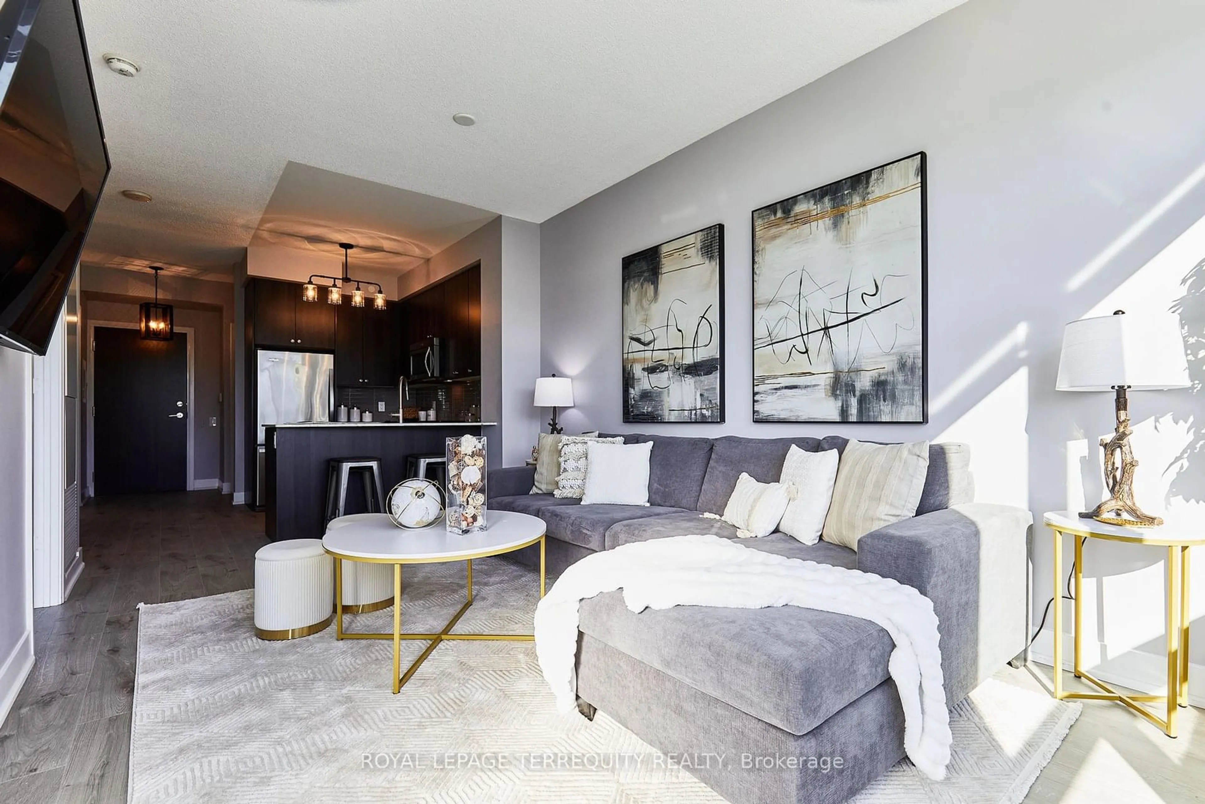 Living room, carpet floors for 7608 Yonge St #428, Vaughan Ontario L4J 1V9