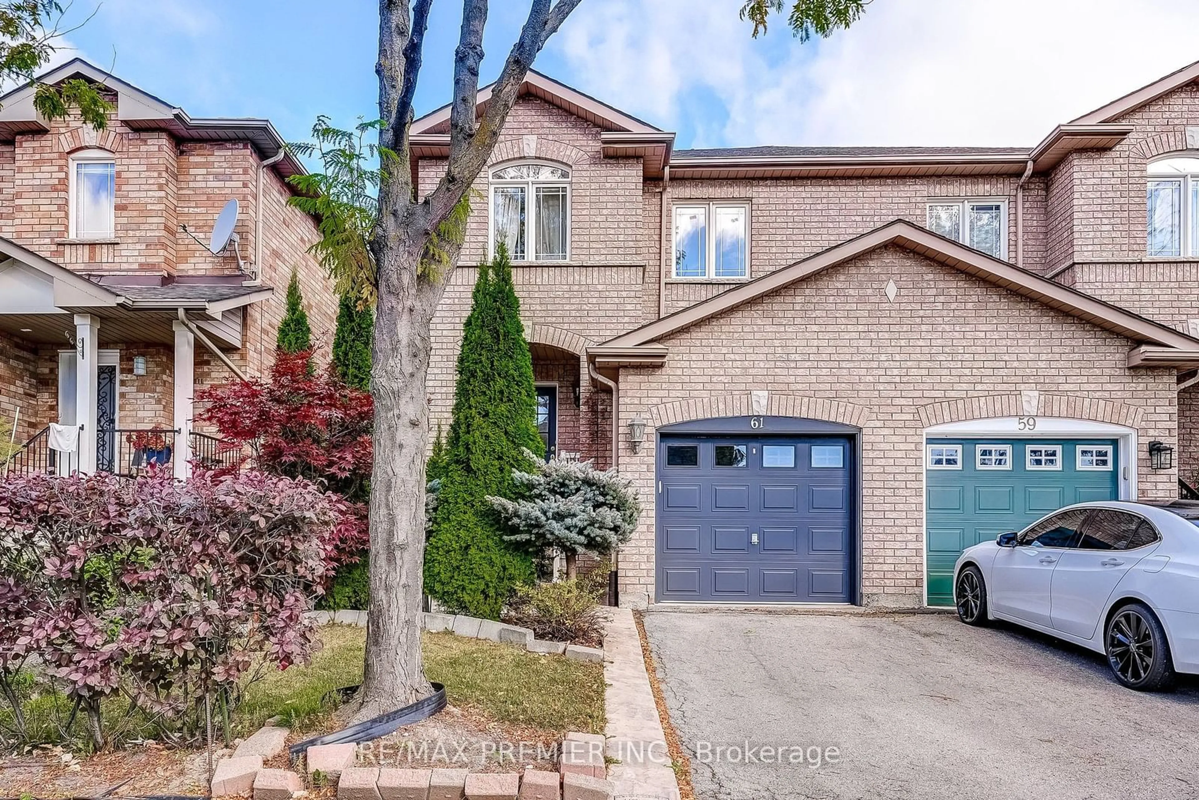 Frontside or backside of a home, cottage for 61 Blackthorn Dr, Vaughan Ontario L6A 3N5