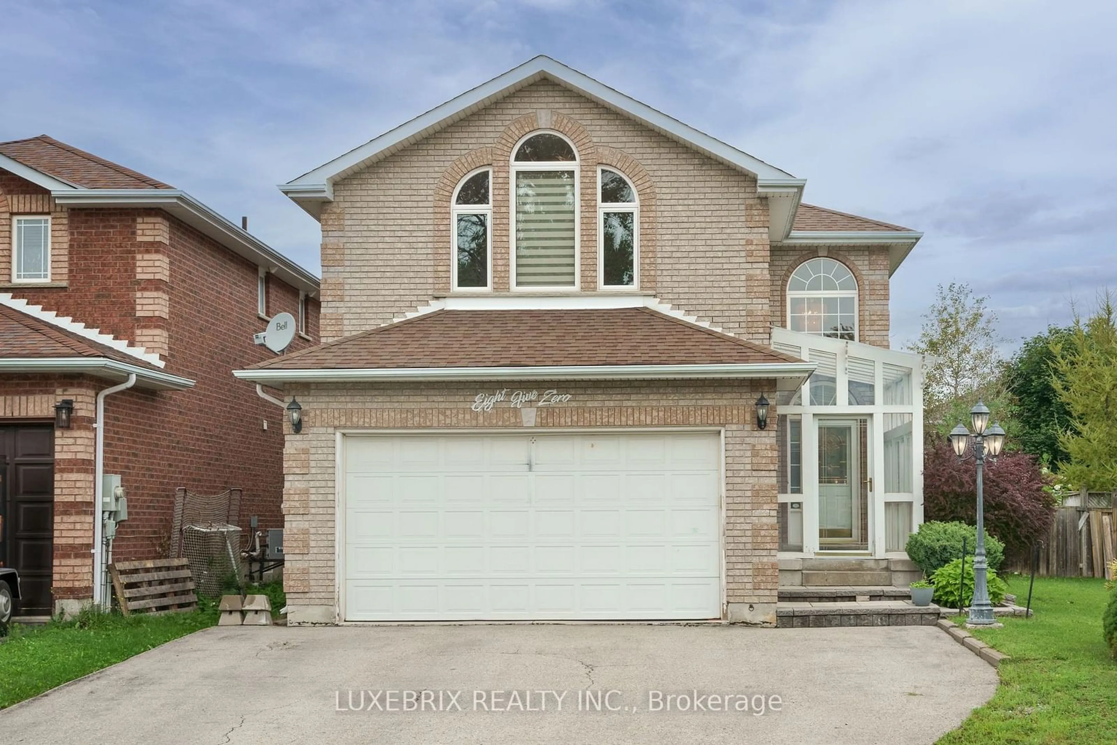 Frontside or backside of a home, the street view for 850 Leslie Dr, Innisfil Ontario L9S 2B8