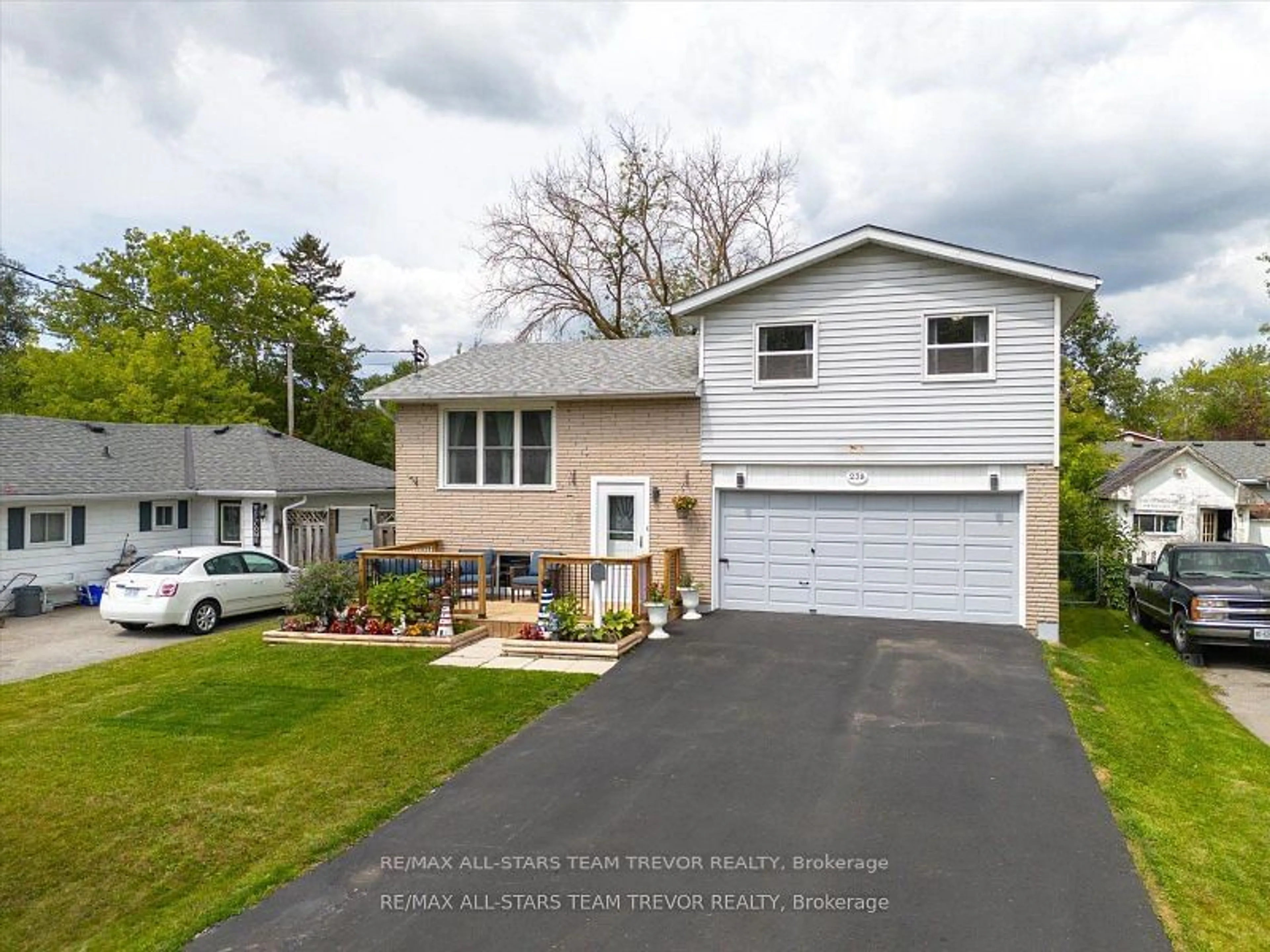 Frontside or backside of a home, the street view for 238 Pine Beach Dr, Georgina Ontario L4P 2V5