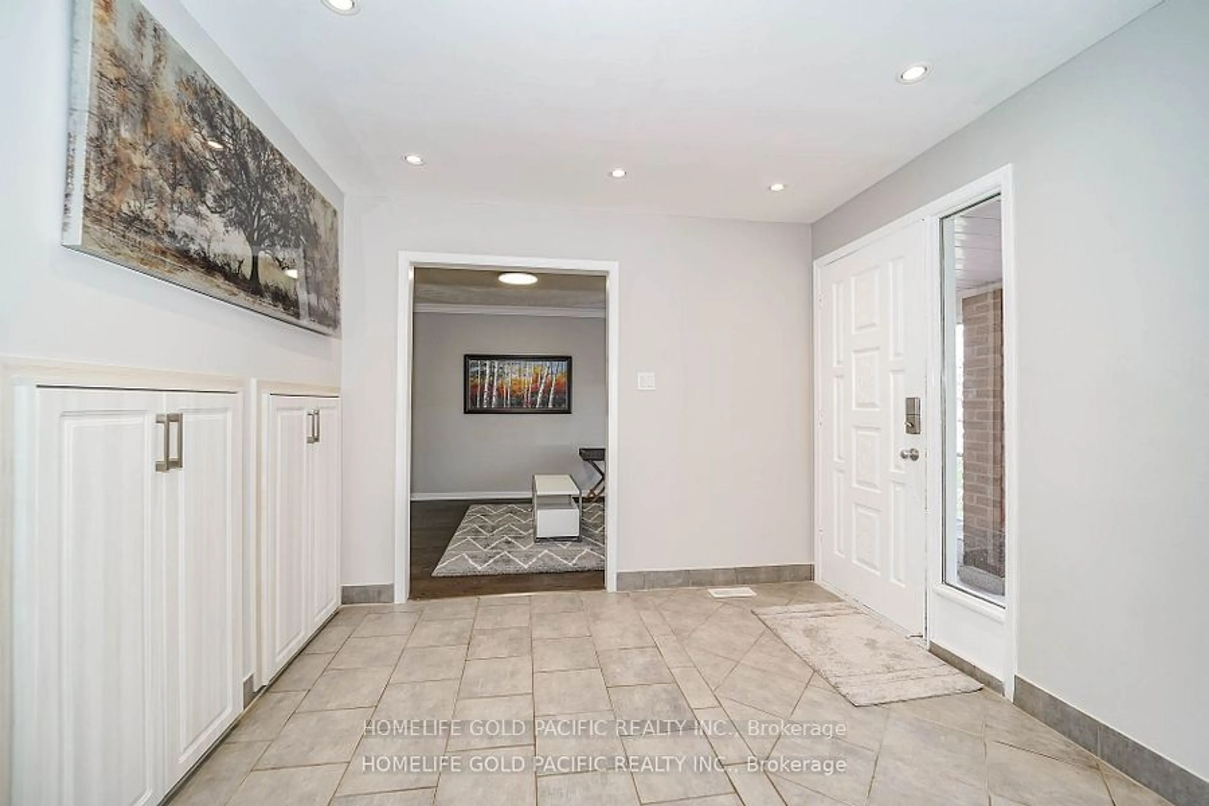 Indoor foyer, ceramic floors for 17 Crandall Dr, Markham Ontario L3P 6H7