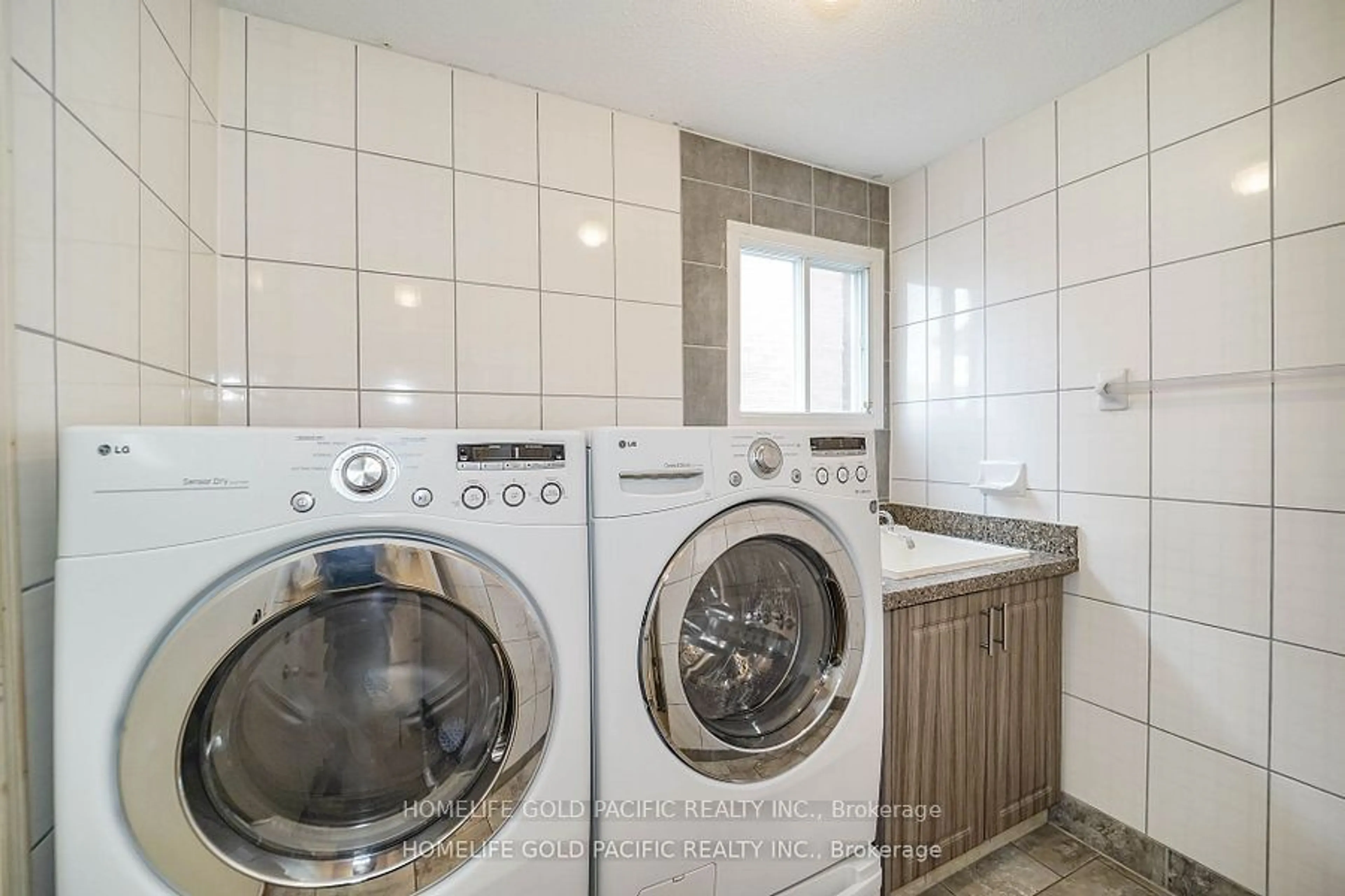 Laundry room for 17 Crandall Dr, Markham Ontario L3P 6H7