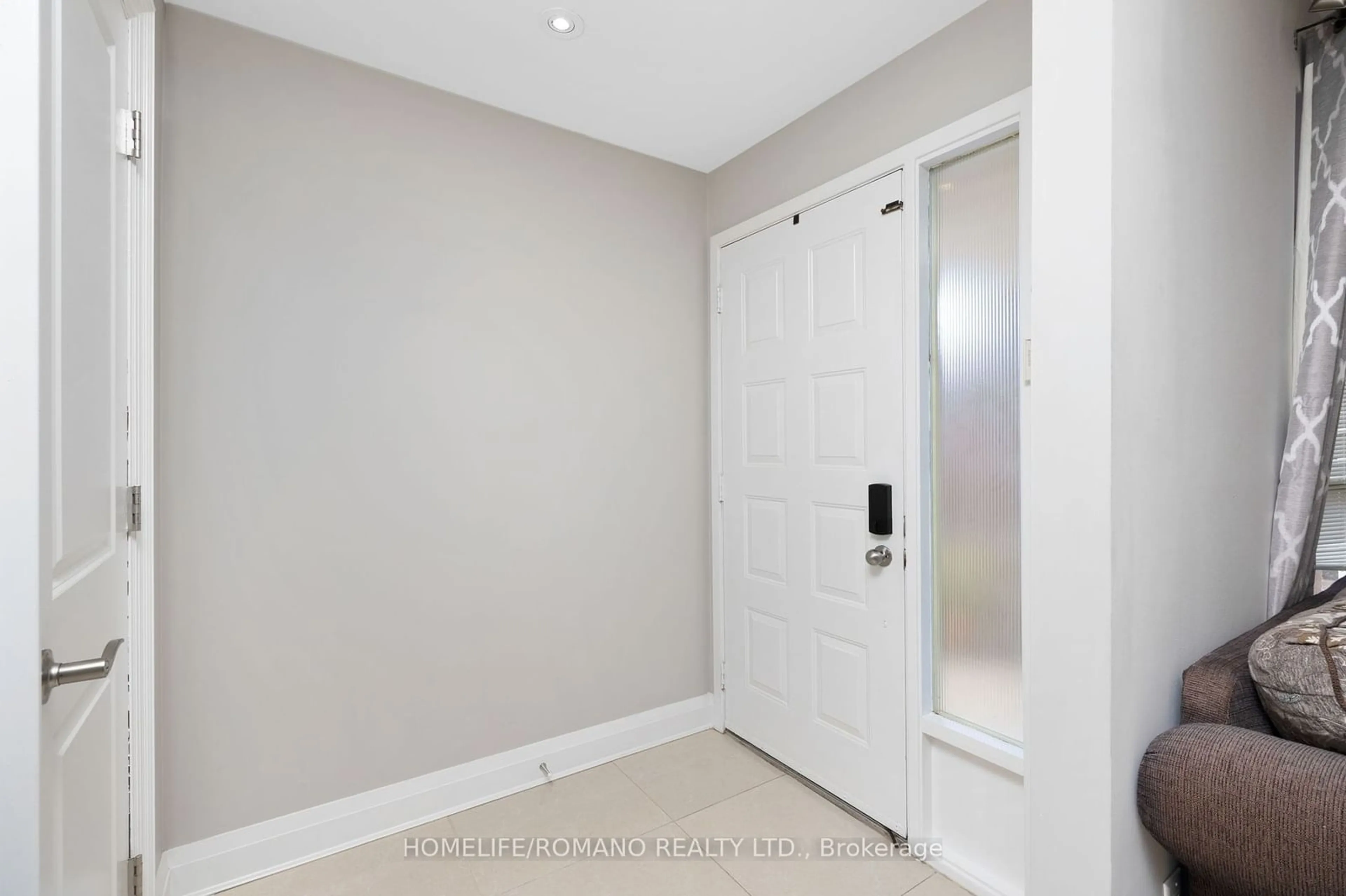 Indoor entryway, wood floors for 36 Brougham Dr, Vaughan Ontario L4L 3E1