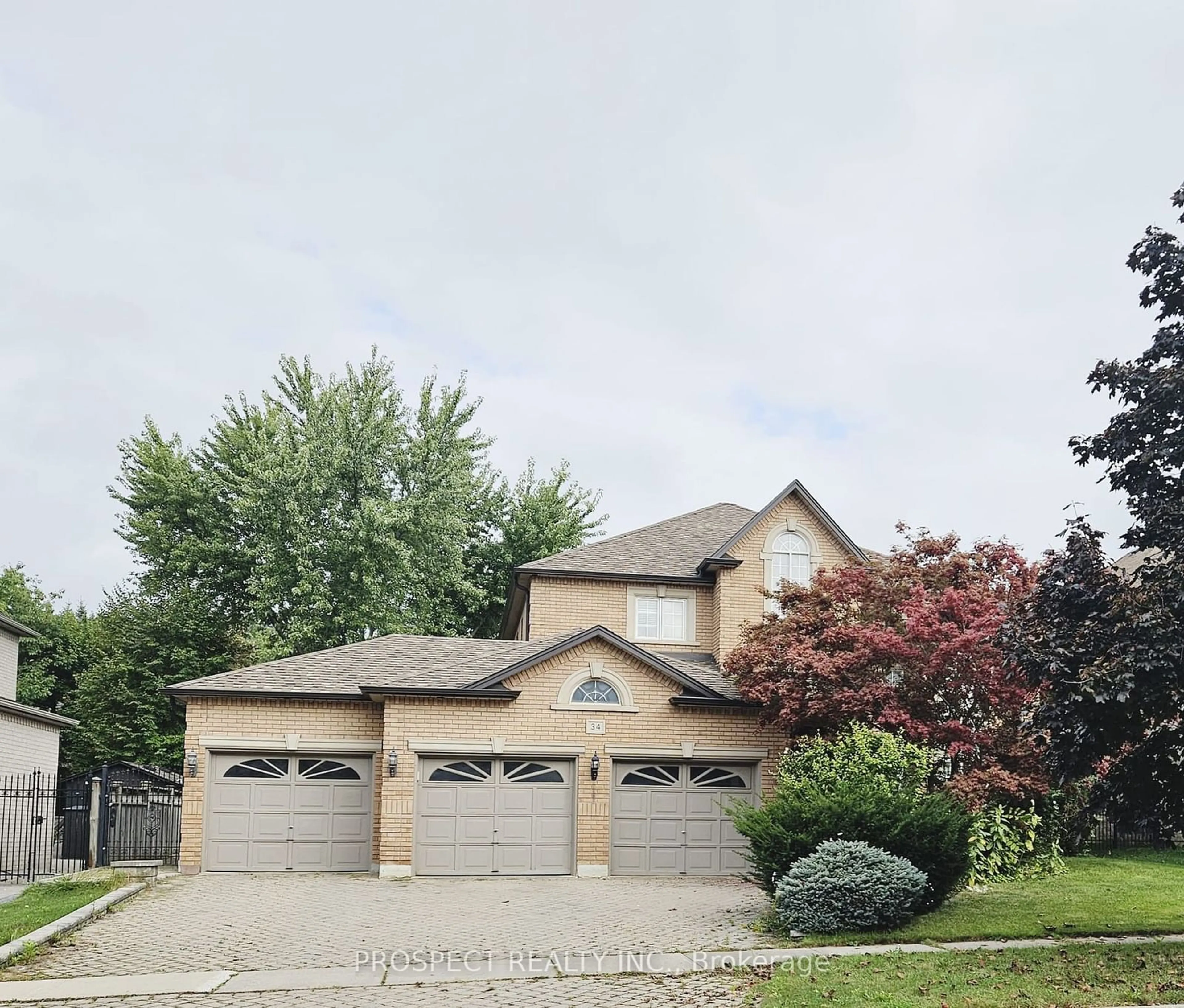 Frontside or backside of a home, the street view for 34 Thomson Creek Blvd, Vaughan Ontario L4H 1B7