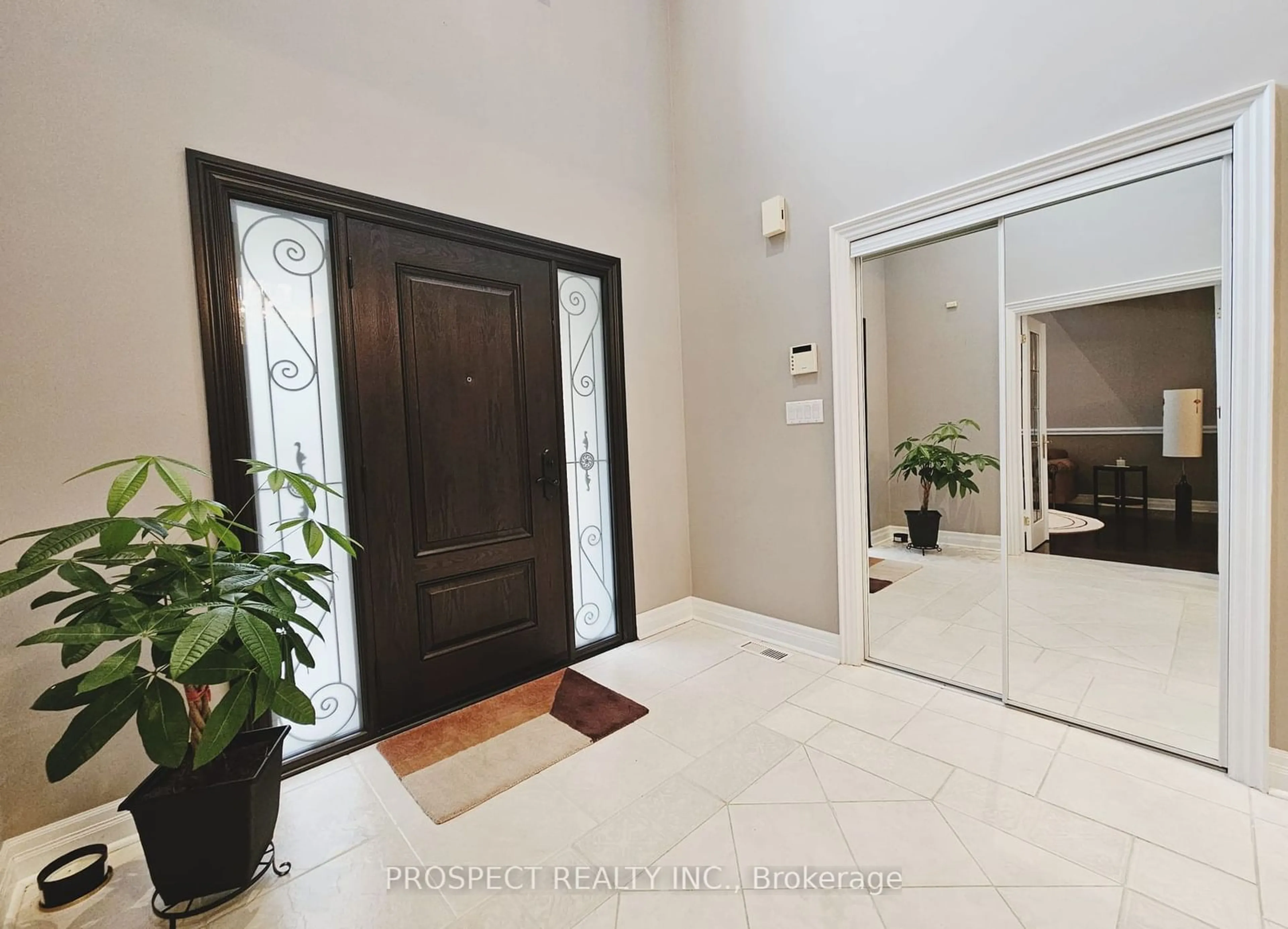 Indoor foyer, wood floors for 34 Thomson Creek Blvd, Vaughan Ontario L4H 1B7