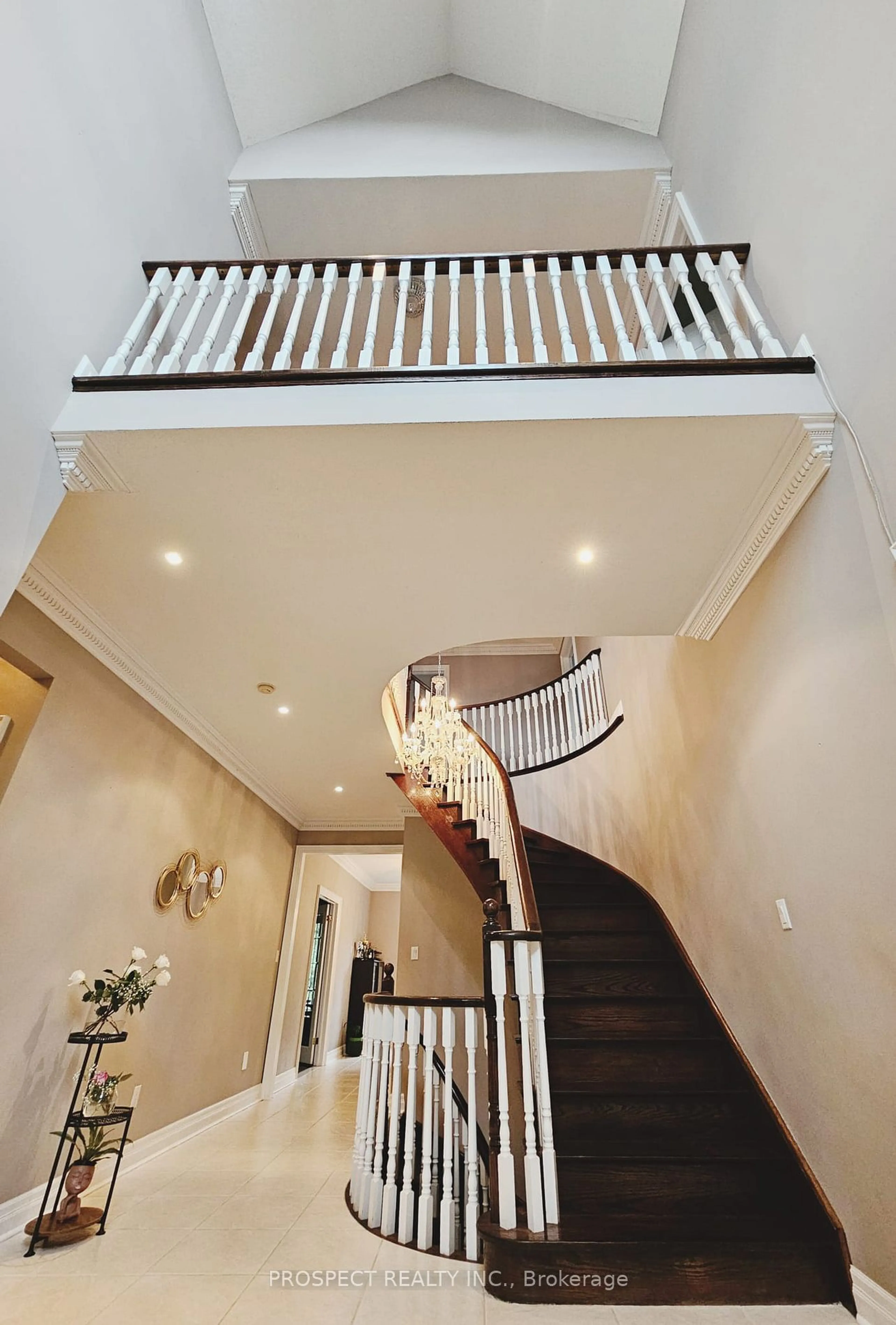 Stairs for 34 Thomson Creek Blvd, Vaughan Ontario L4H 1B7