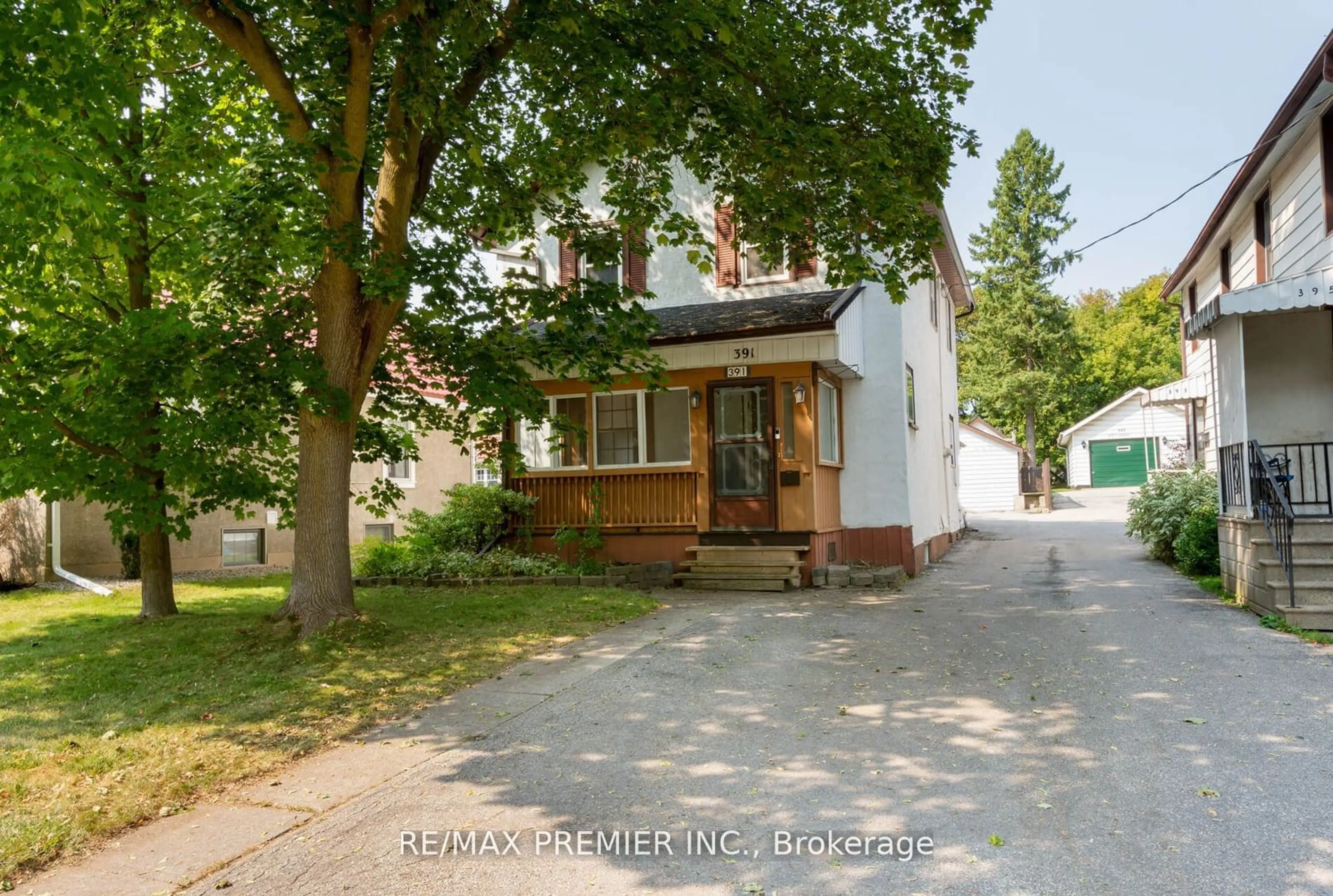 Frontside or backside of a home, the street view for 391 Queen St, Newmarket Ontario L3Y 2G9