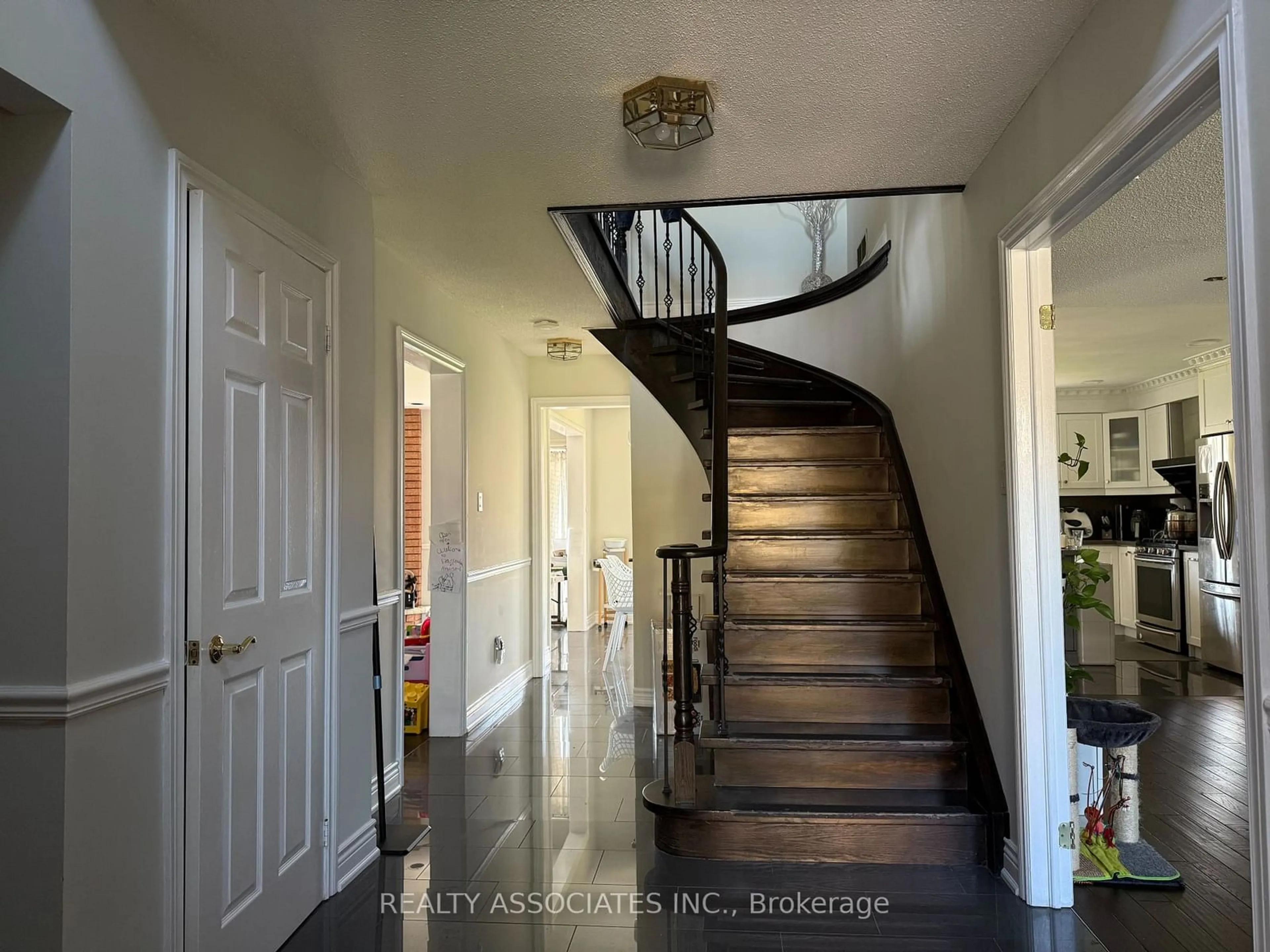 Indoor entryway, wood floors for 148 Cartmel Dr, Markham Ontario L3S 1V9