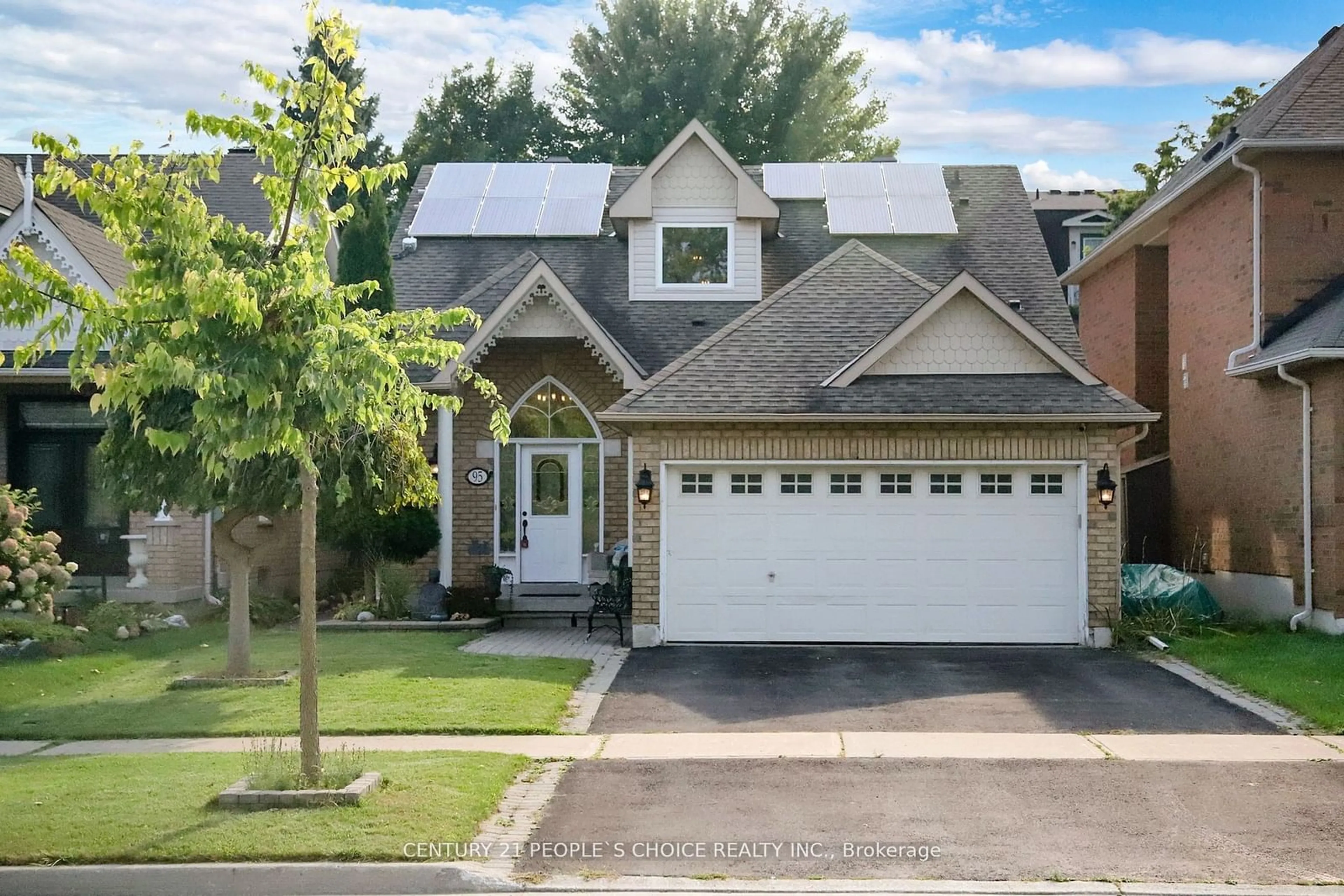 Frontside or backside of a home, cottage for 95 Old Colony Rd, Richmond Hill Ontario L4E 3X2