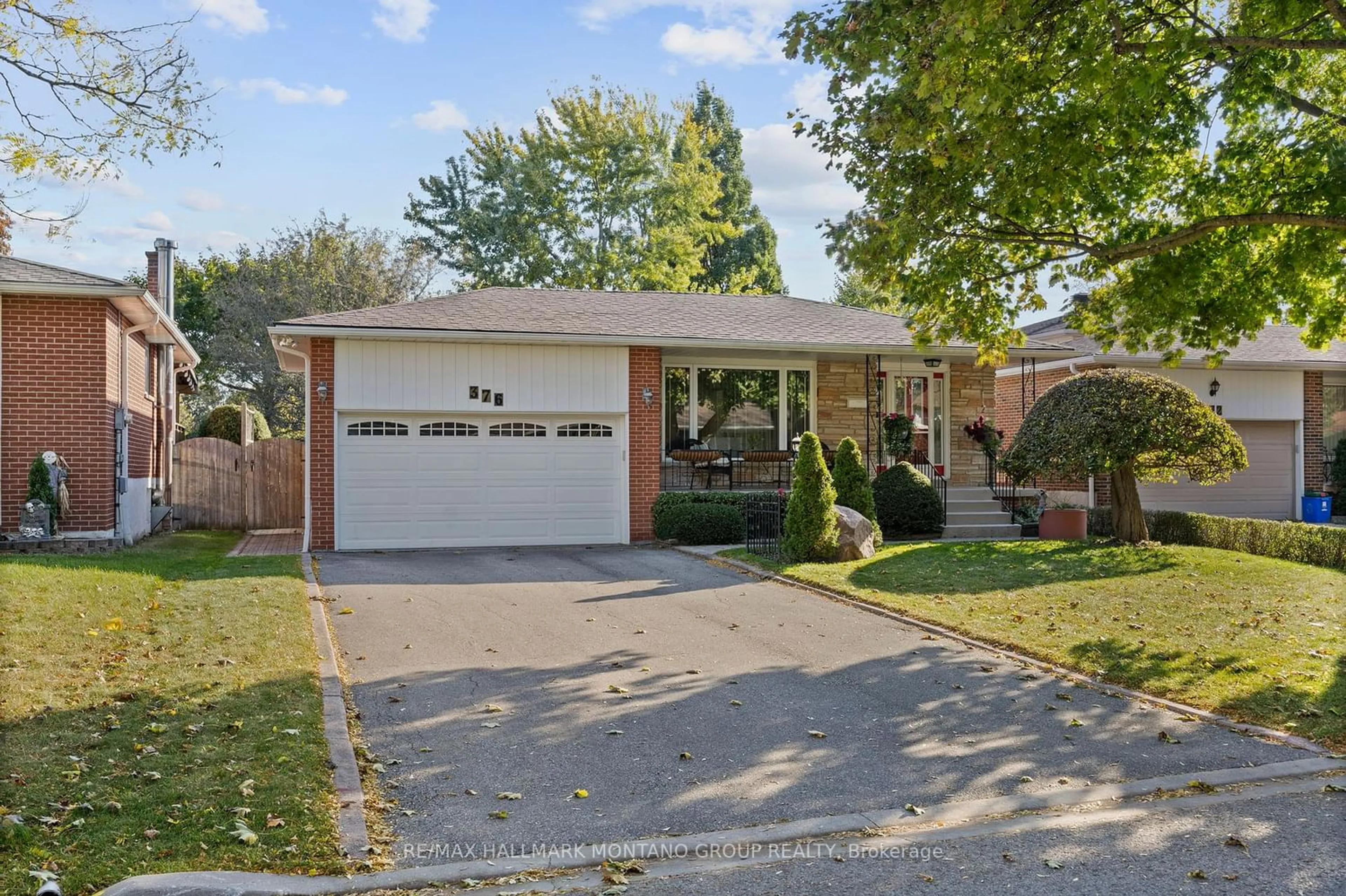 Frontside or backside of a home, the street view for 376 Becker Rd, Richmond Hill Ontario L4C 2S2