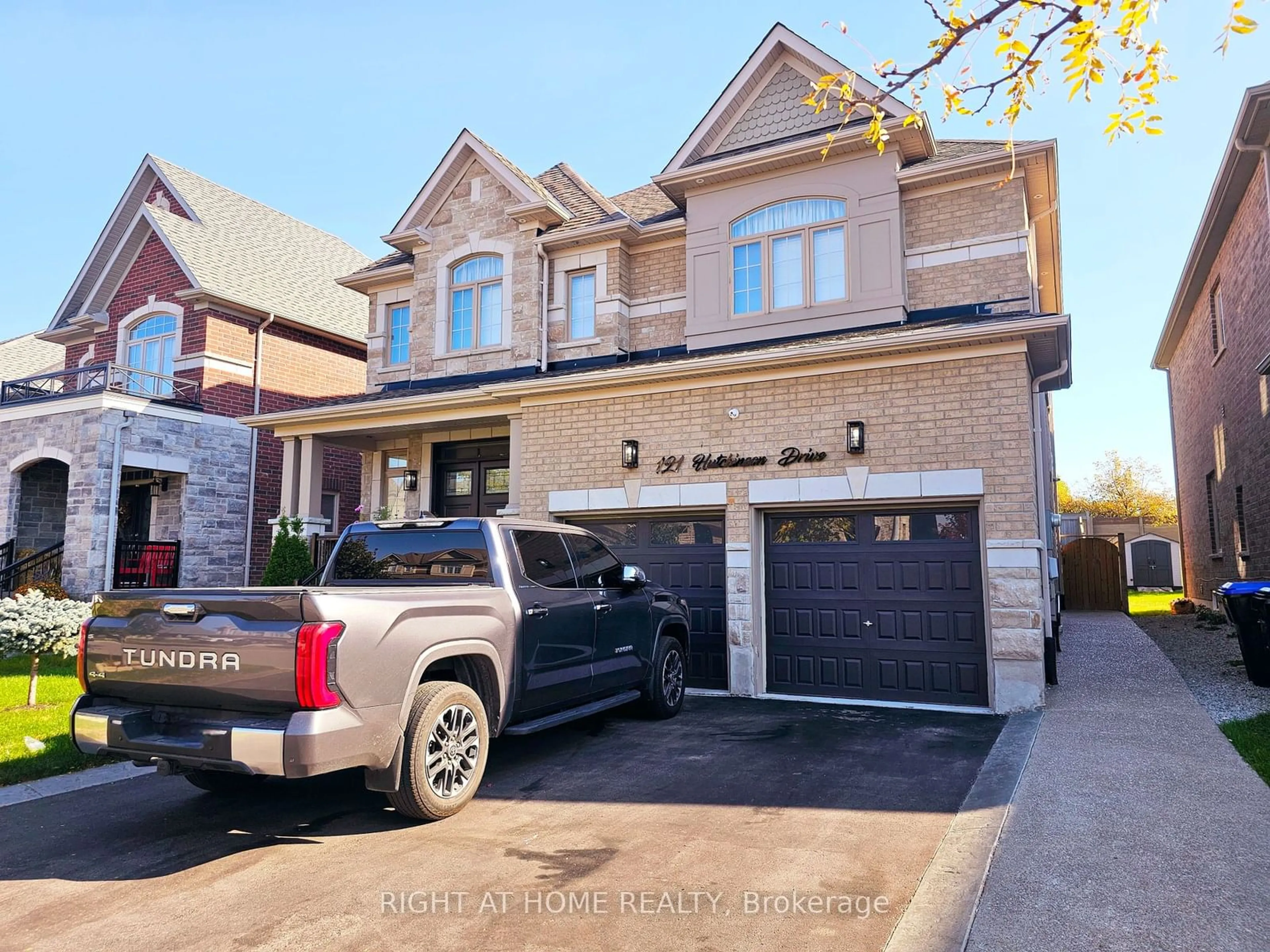 Home with brick exterior material for 121 Hutchinson Dr, New Tecumseth Ontario L9R 0P6