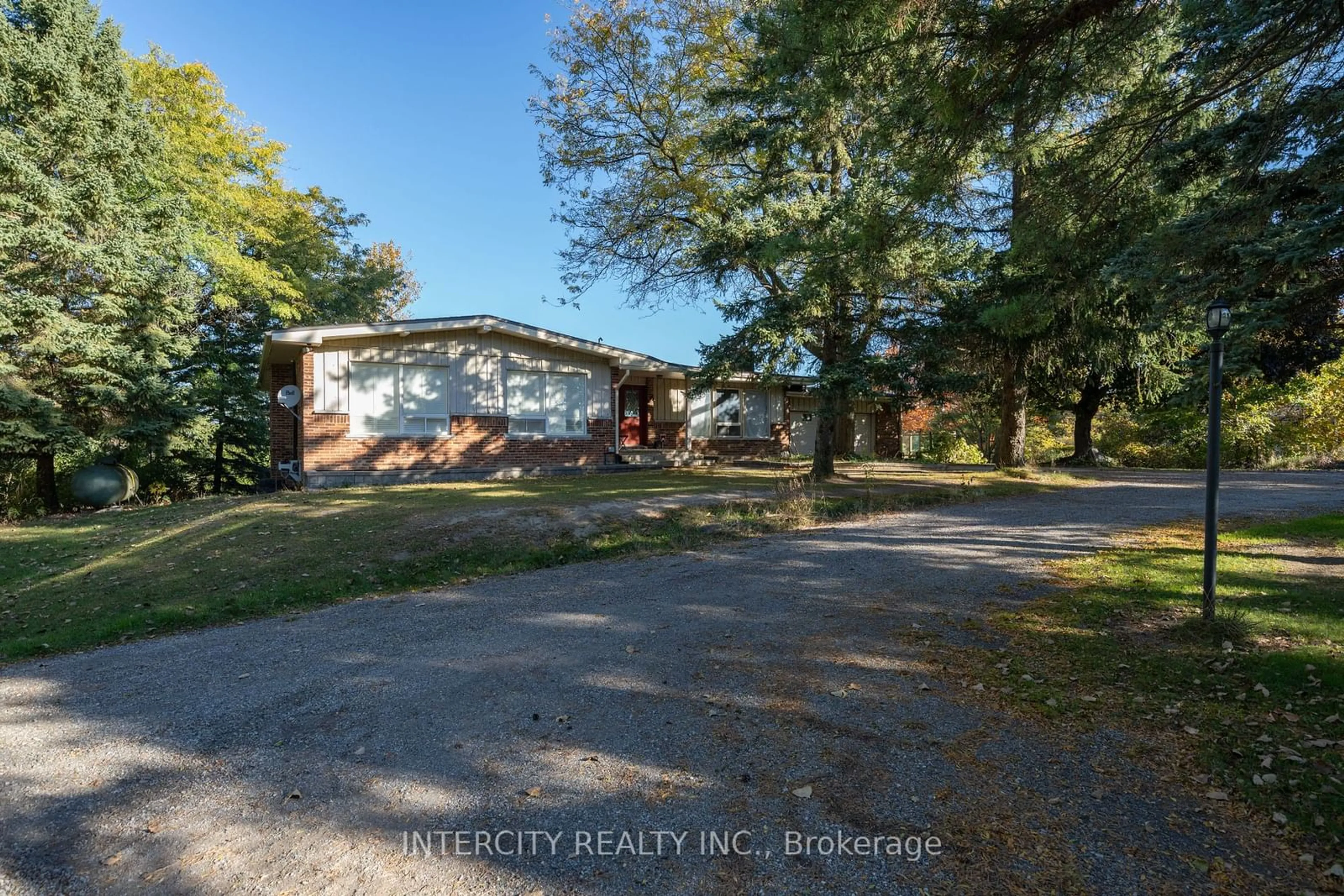 A pic from exterior of the house or condo, the street view for 5780 17th Sideroad, King Ontario L0G 1T0