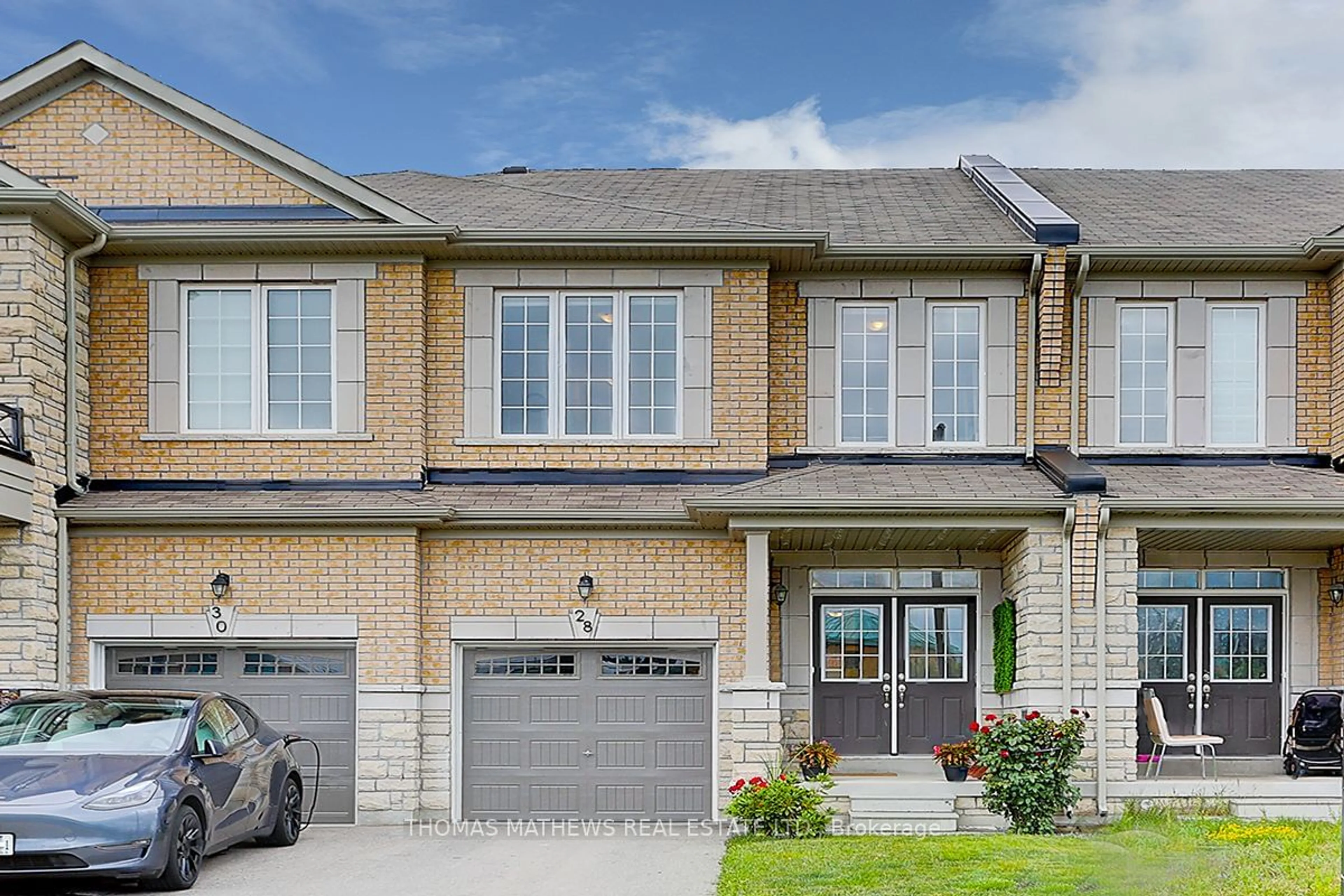 Home with brick exterior material for 28 Veterans St, Bradford West Gwillimbury Ontario L3Z 4L3