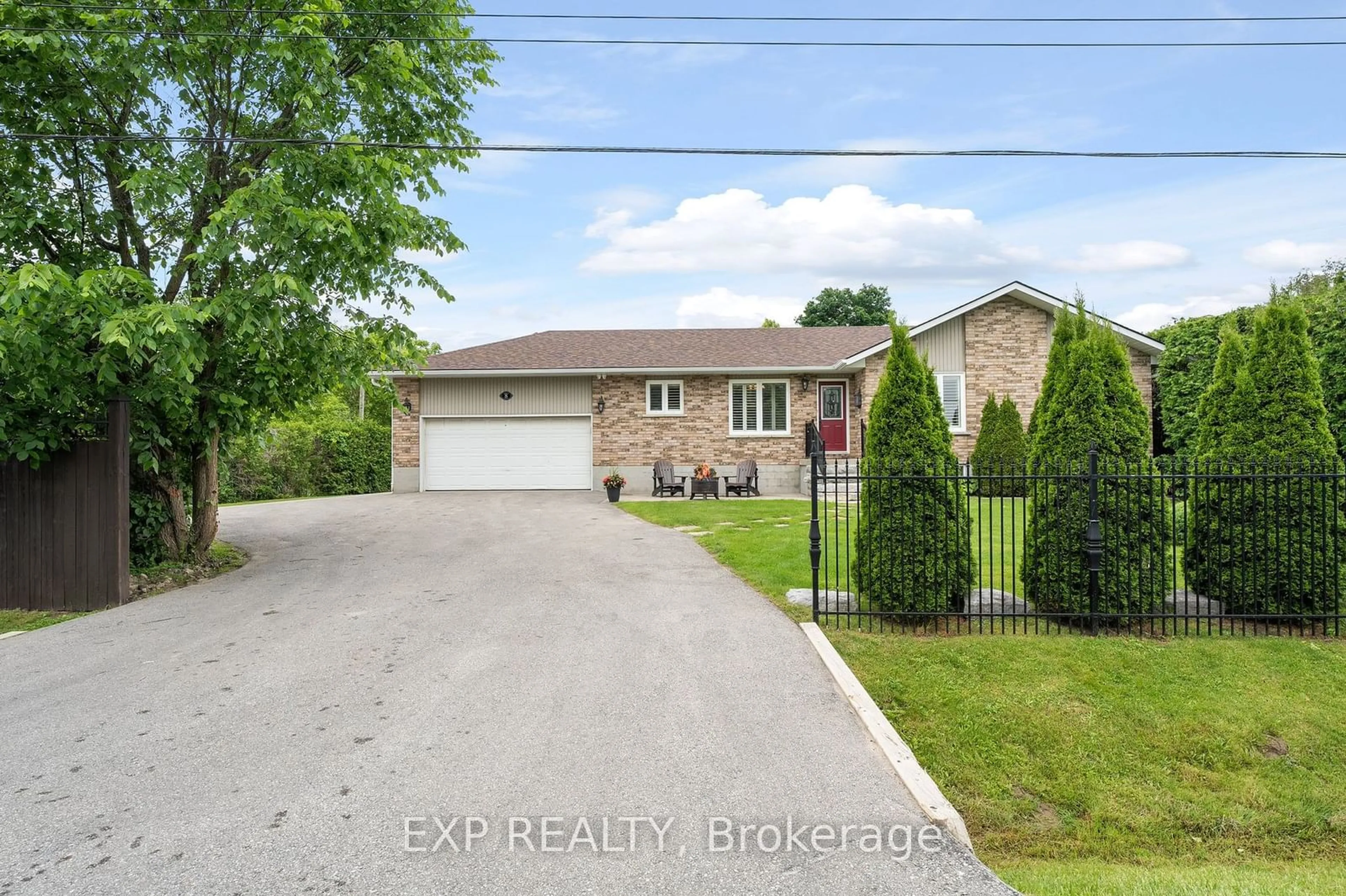 Frontside or backside of a home, the street view for 8 Griffith Ave, Georgina Ontario L0E 1N0