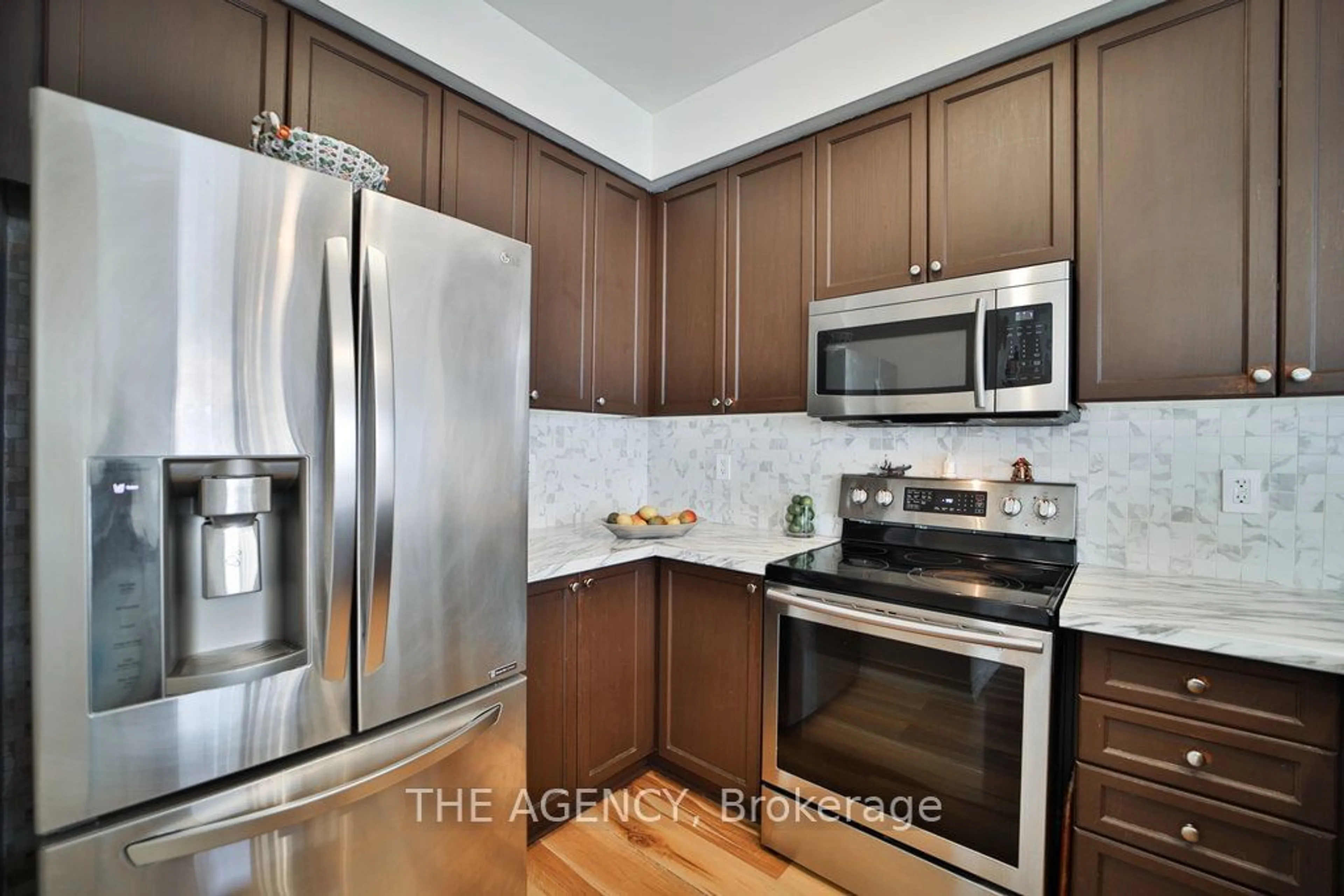 Standard kitchen for 73 Luisa St, Bradford West Gwillimbury Ontario L3Z 0P1