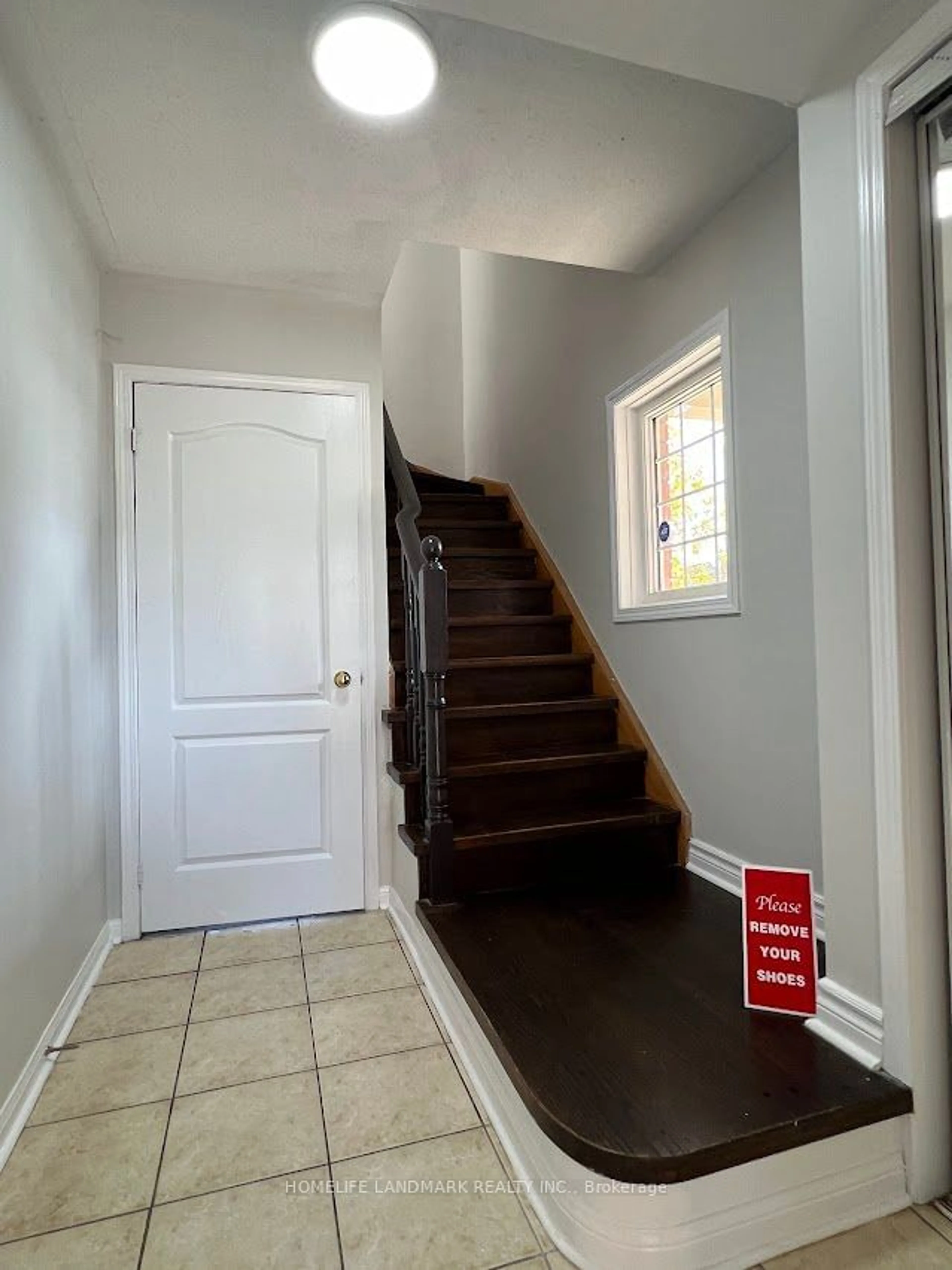 Indoor entryway, unknown floor for 1 Nakina Way, Markham Ontario L3R 5Y7