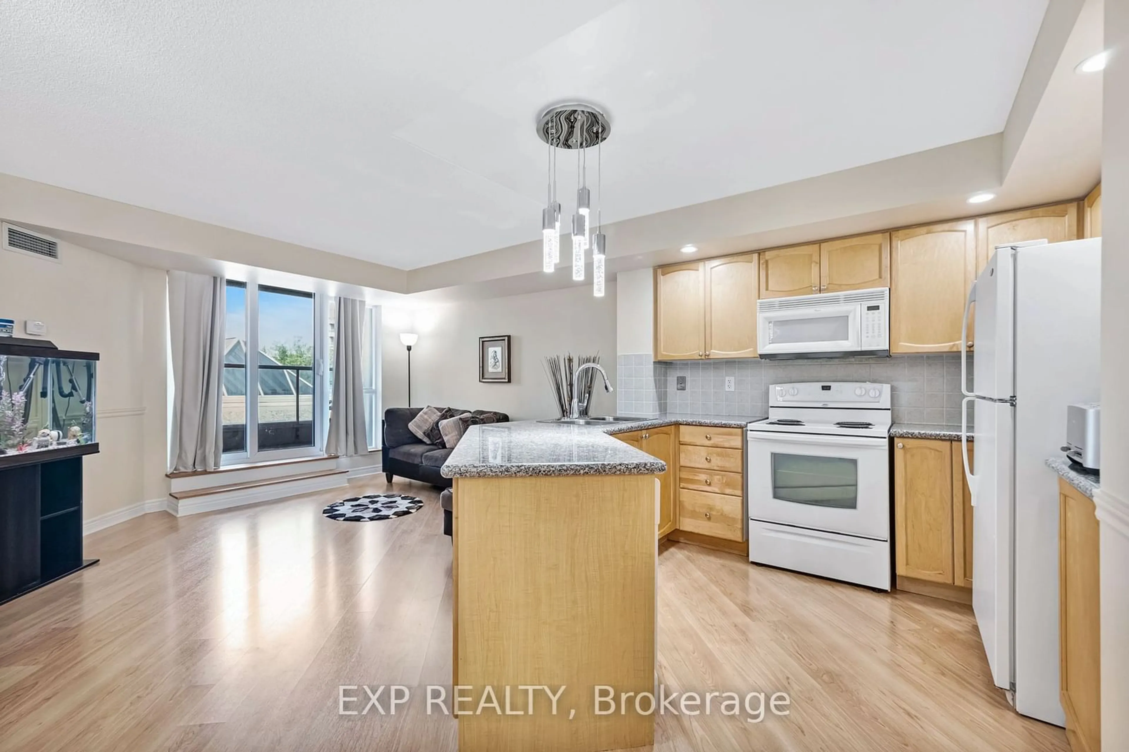 Open concept kitchen for 33 Cox Blvd #334, Markham Ontario L3R 8A6