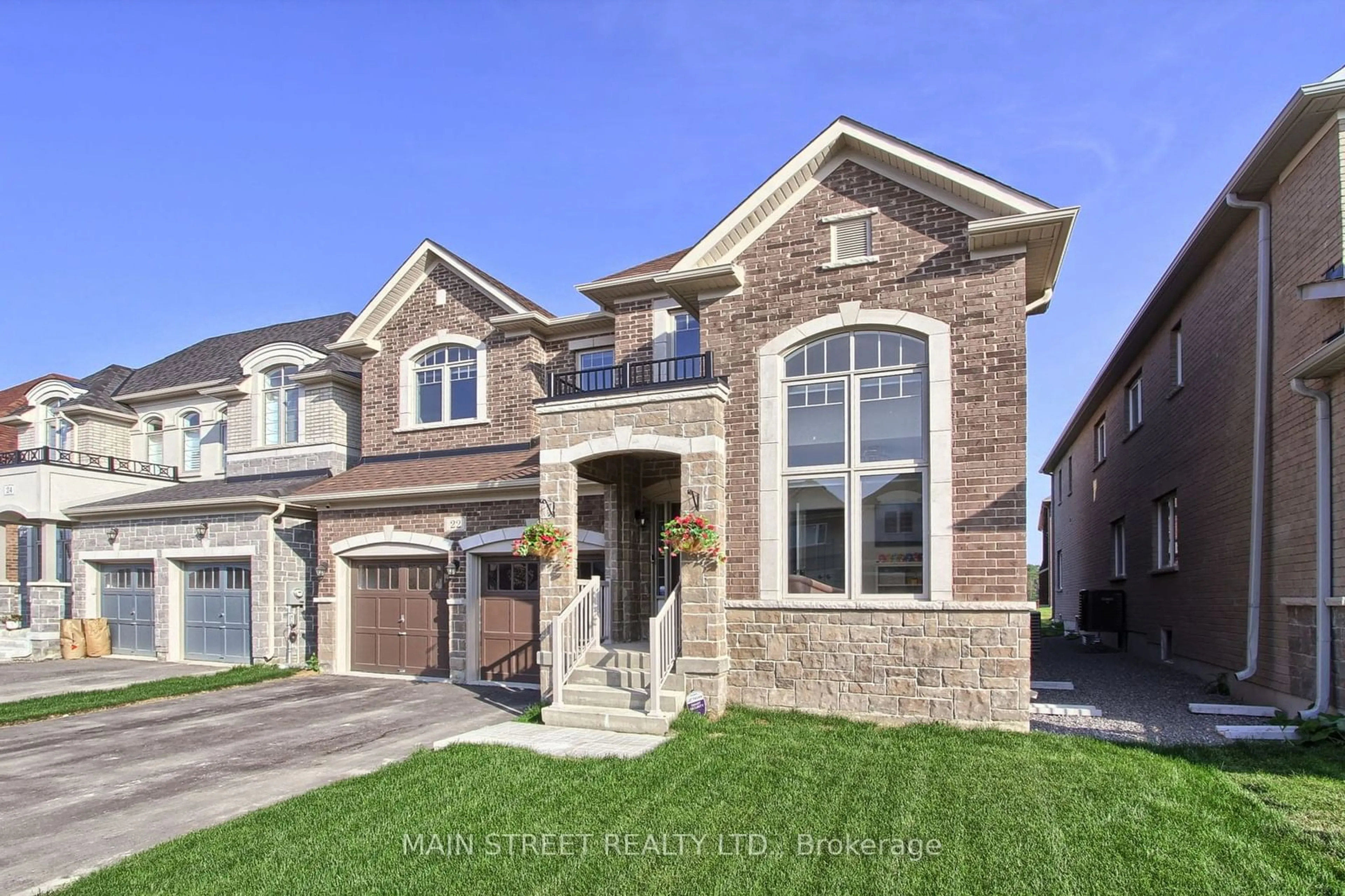 Home with brick exterior material for 22 Kenneth Ross Bend, East Gwillimbury Ontario L9N 0T7