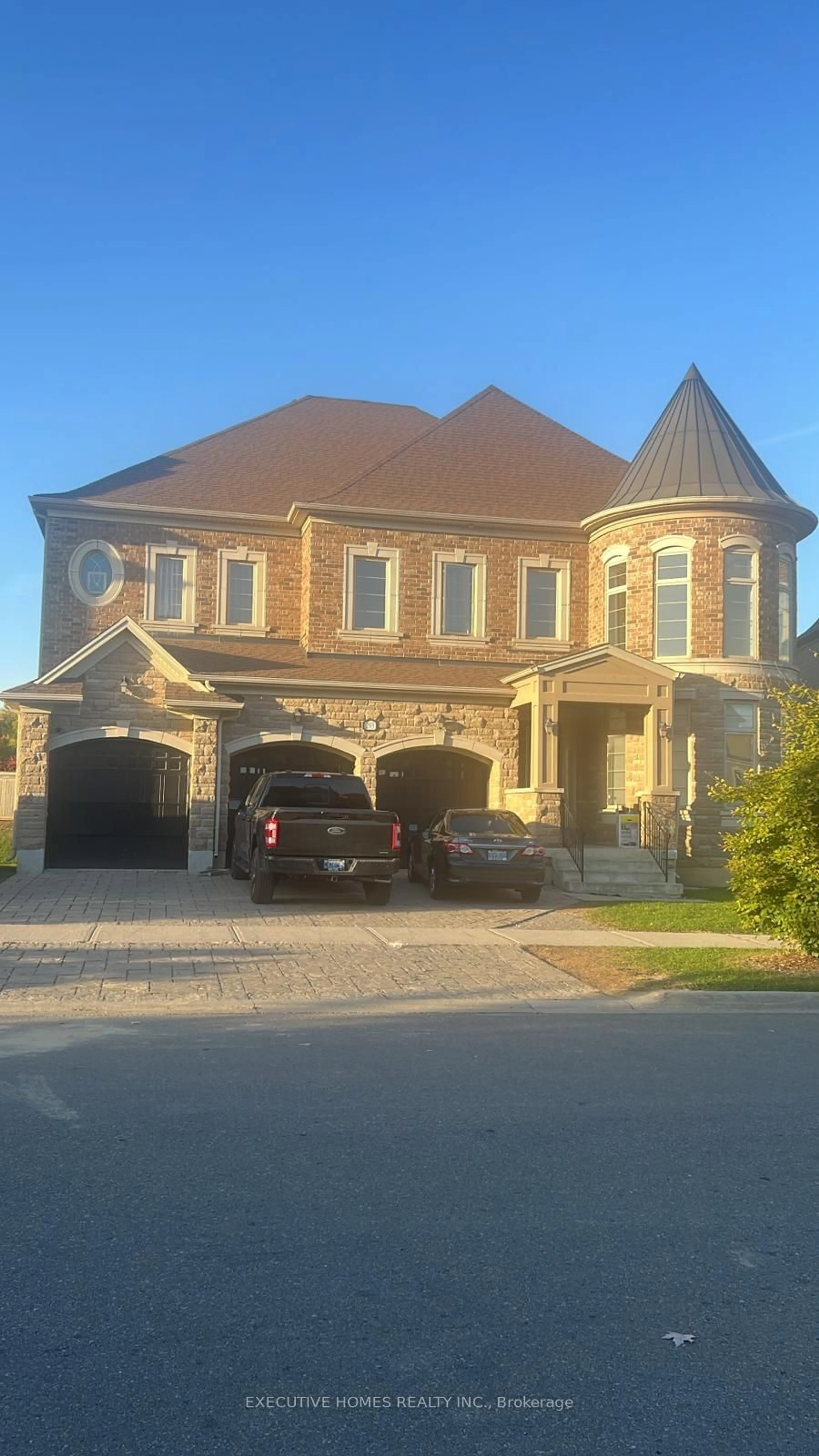 Frontside or backside of a home, the street view for 293 Torrey Pines Rd, Vaughan Ontario L4H 3X3