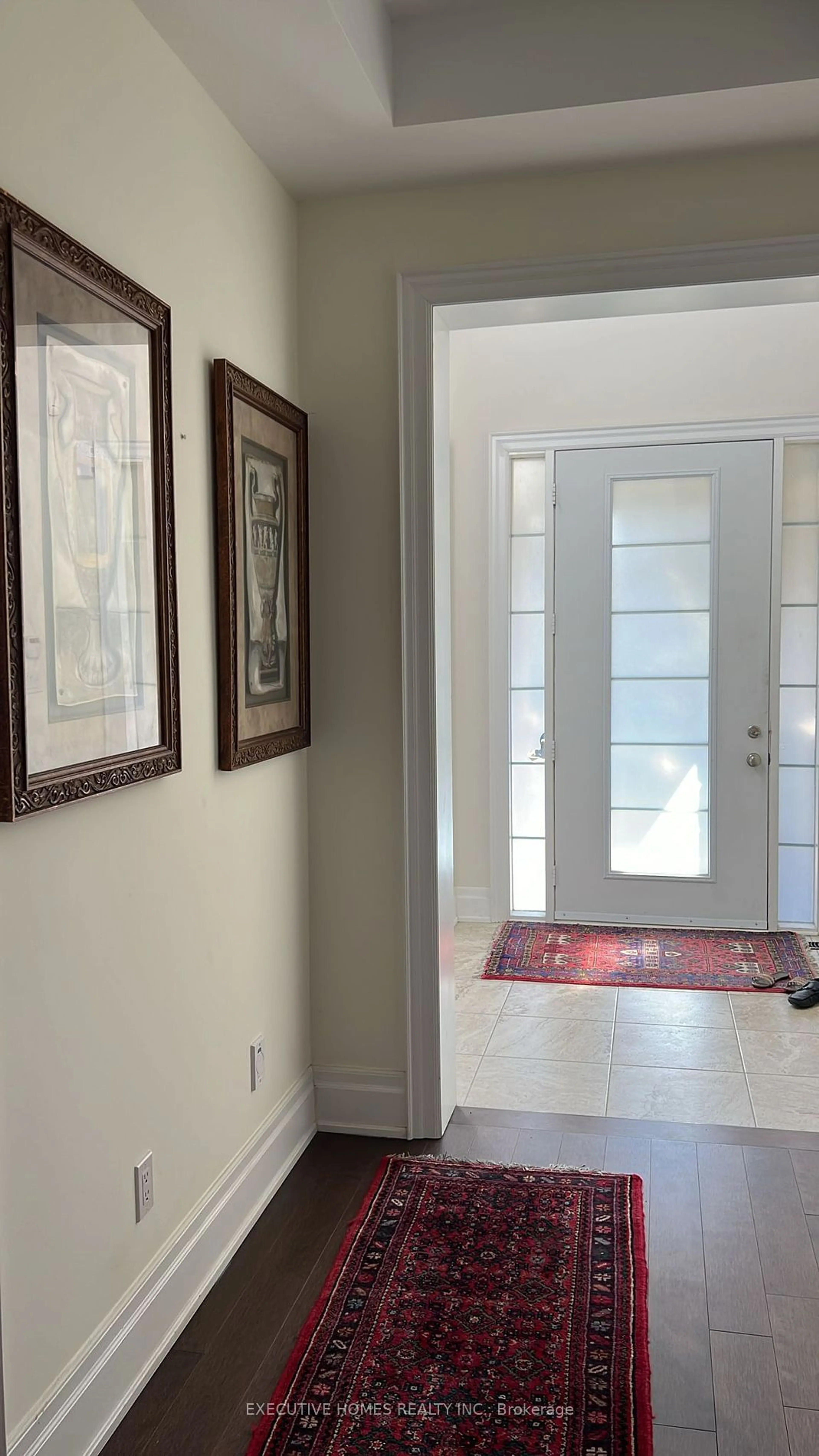 Indoor entryway, wood floors for 293 Torrey Pines Rd, Vaughan Ontario L4H 3X3