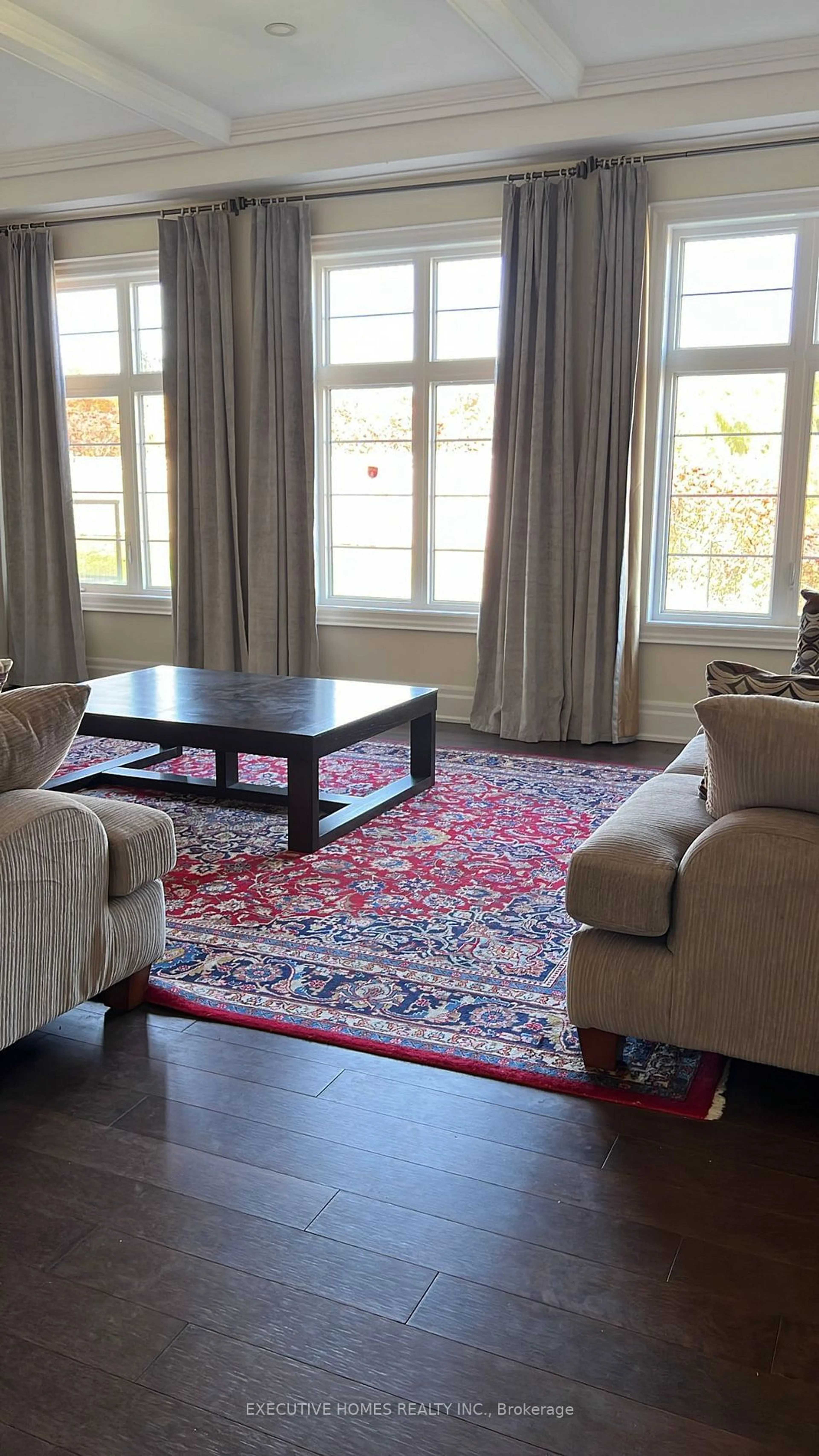 Living room, carpet floors for 293 Torrey Pines Rd, Vaughan Ontario L4H 3X3