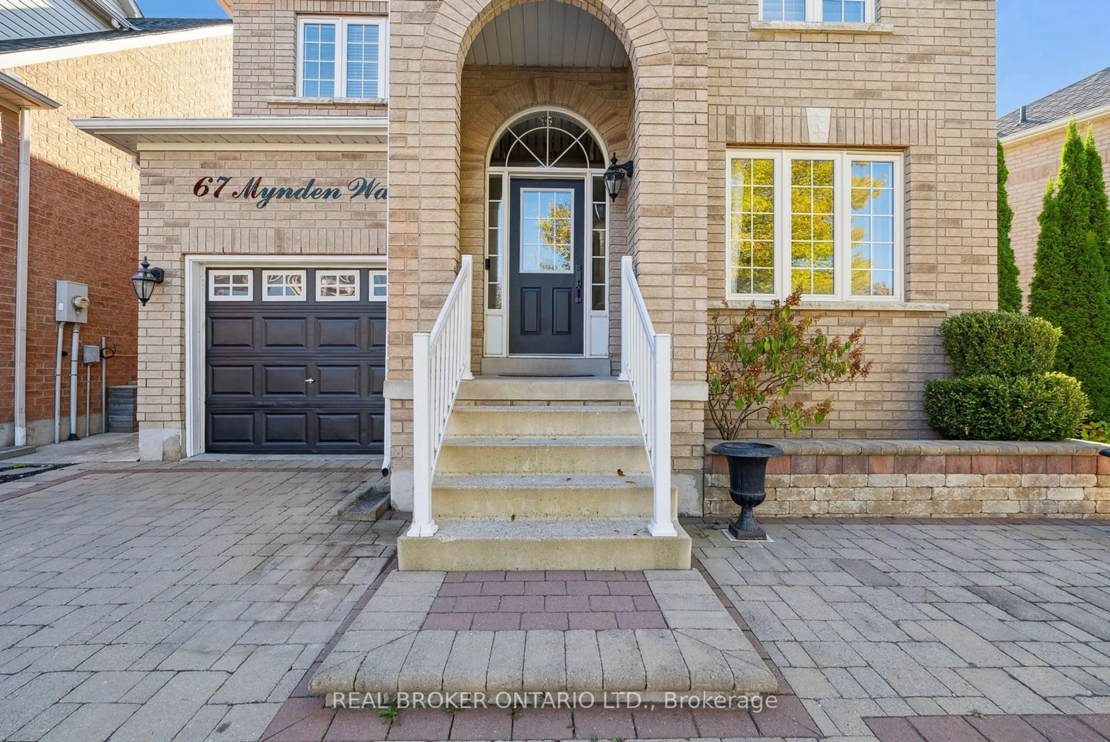 Indoor entryway, ceramic floors for 67 Mynden Way, Newmarket Ontario L3X 3A9