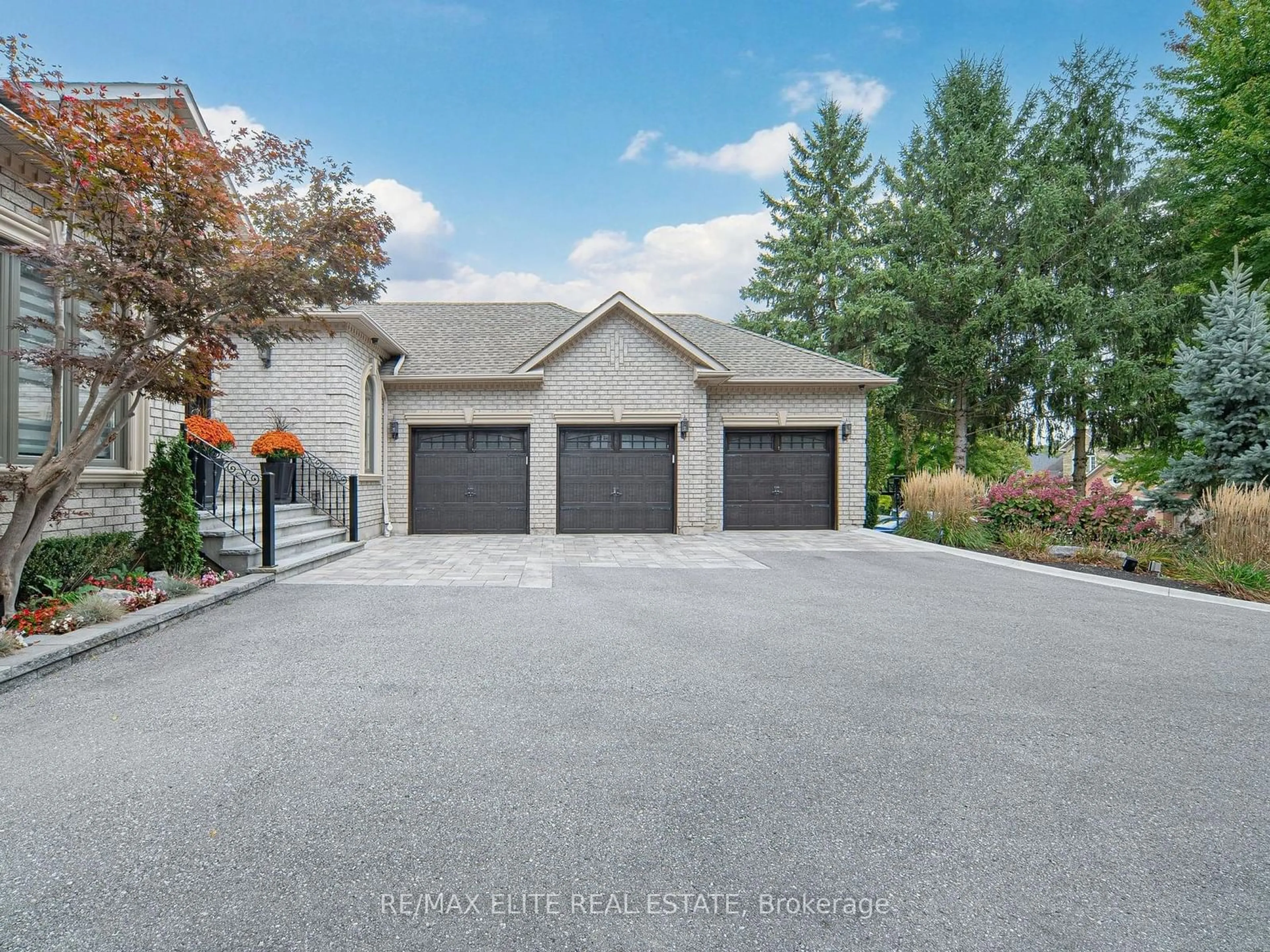 Indoor garage, cement floor for 71 Glacier Crt, Vaughan Ontario L6A 2V3