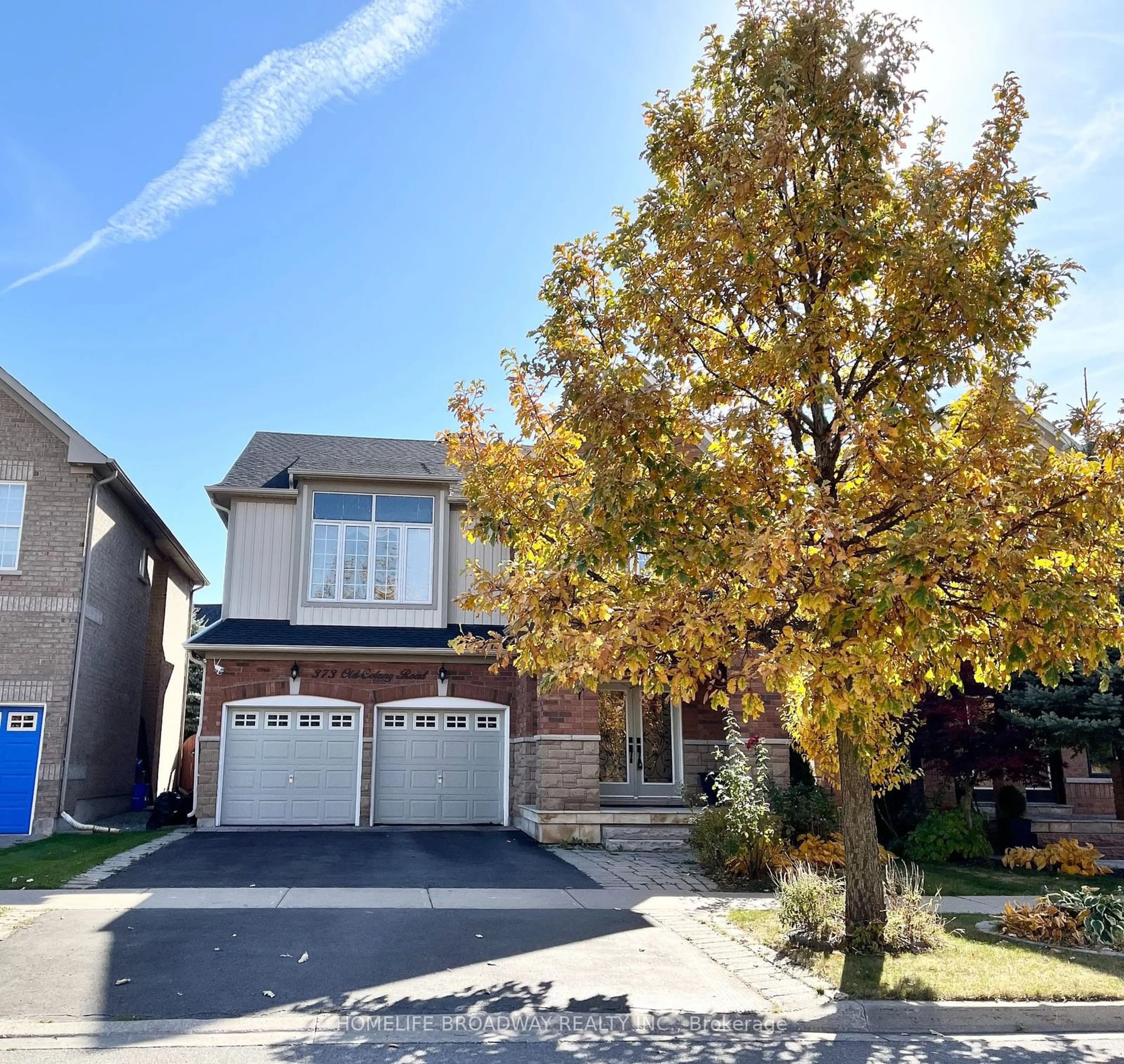 Frontside or backside of a home, the street view for 373 Old Colony Rd, Richmond Hill Ontario L4E 5B2