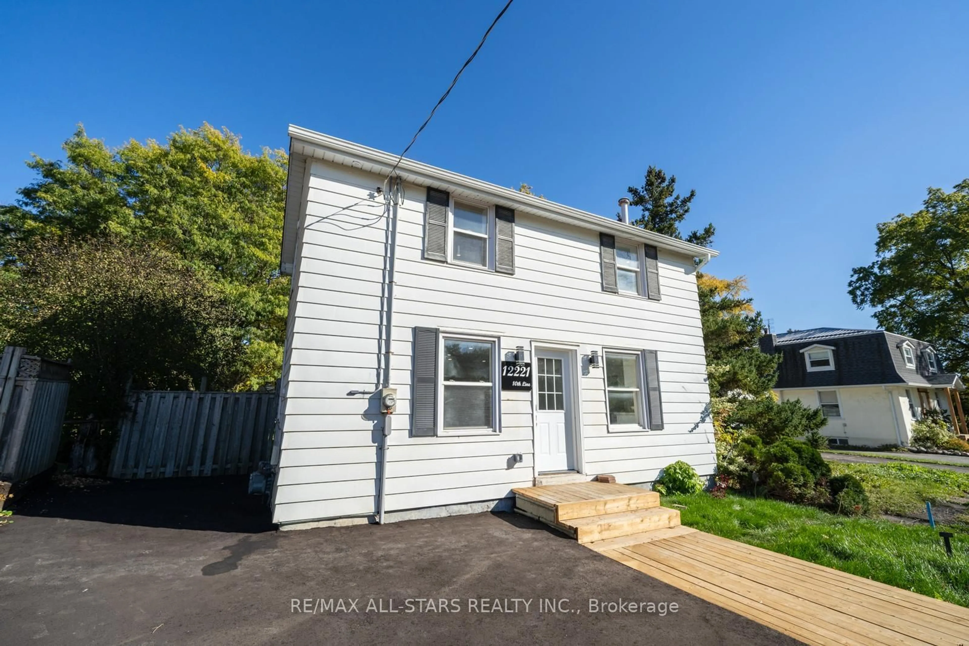 A pic from exterior of the house or condo, the fenced backyard for 12221 Tenth Line, Whitchurch-Stouffville Ontario L4A 6B6