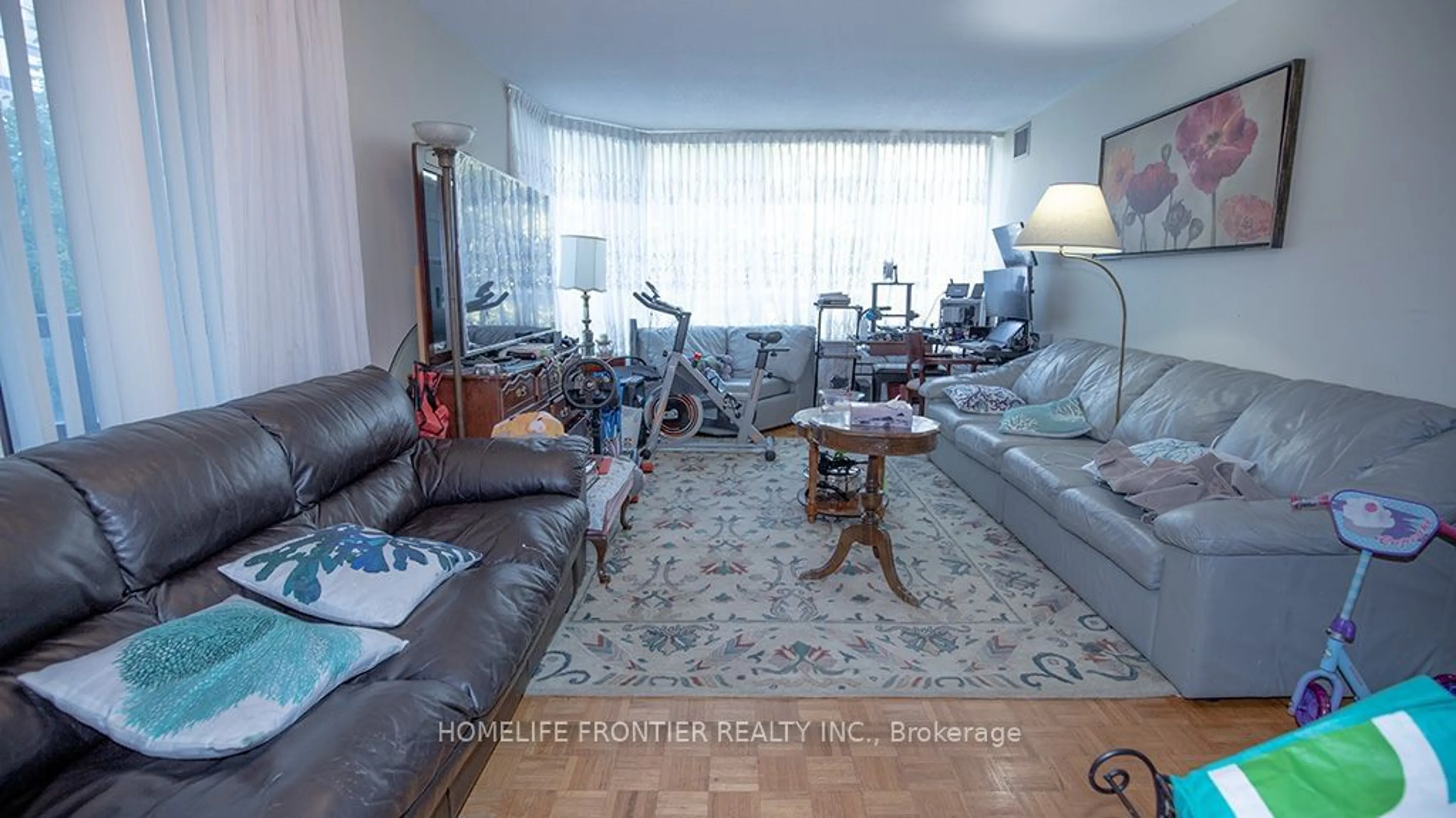 Living room, not visible floor for 81 Townsgate Dr #210, Vaughan Ontario L4J 8E6