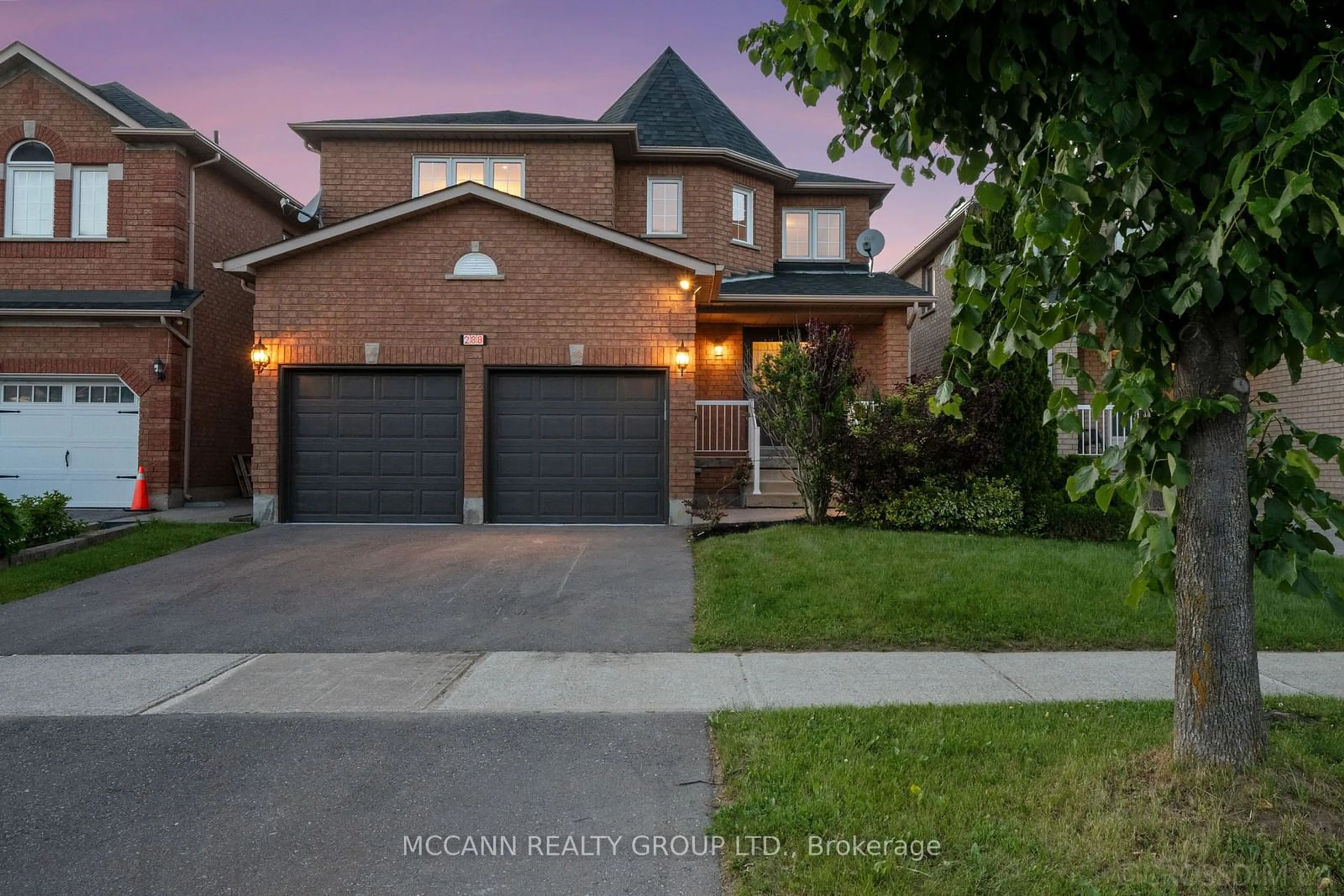 Frontside or backside of a home, the street view for 288 Drummond Dr, Vaughan Ontario L6A 3C2