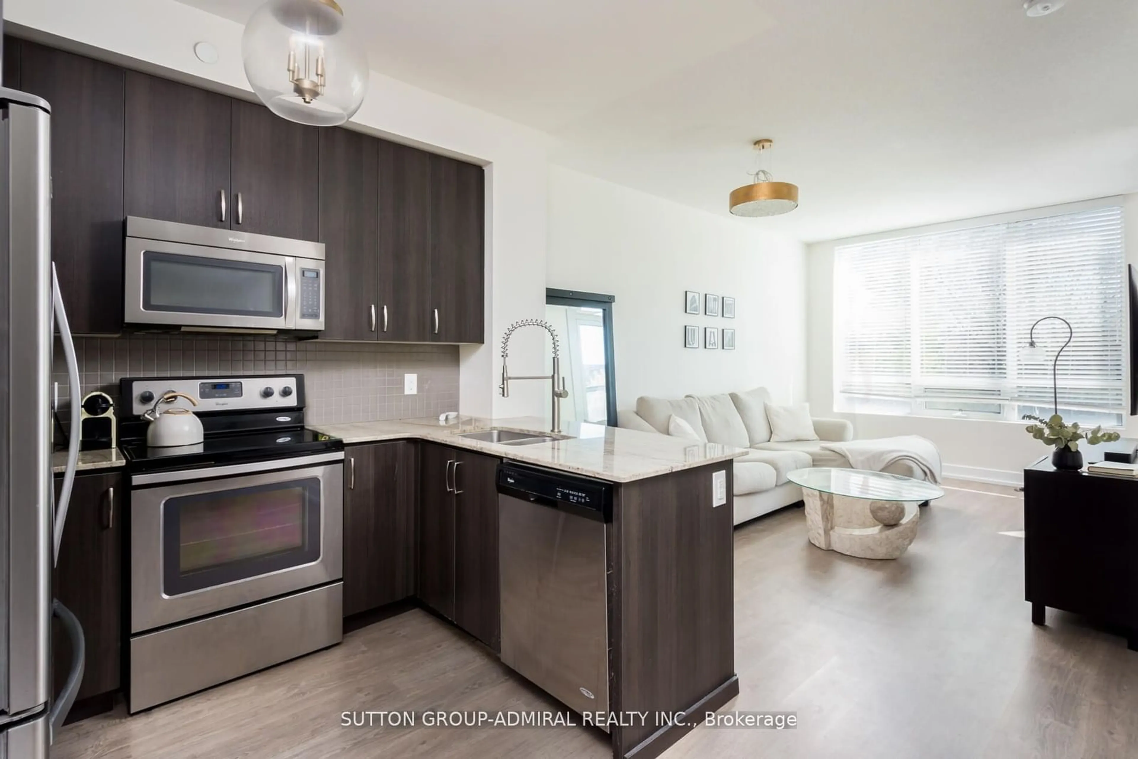 Open concept kitchen for 7608 Yonge St #326, Vaughan Ontario L4J 0J5