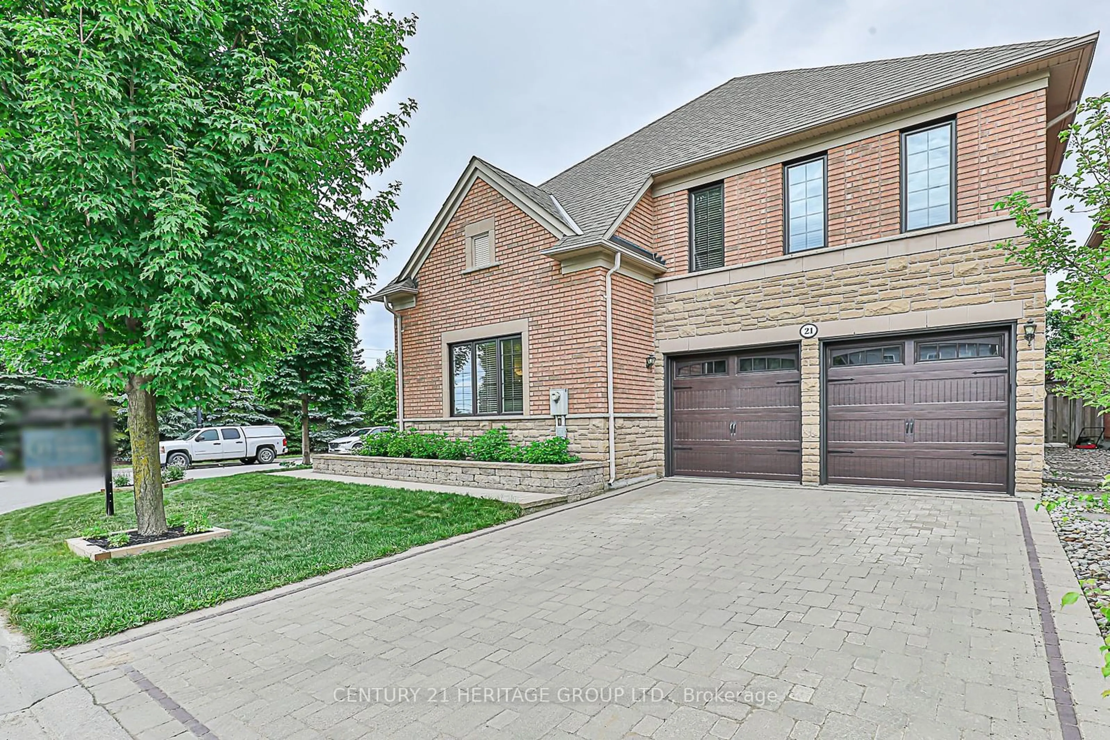 Home with brick exterior material for 21 Courtney Cres, Richmond Hill Ontario L4E 4B9