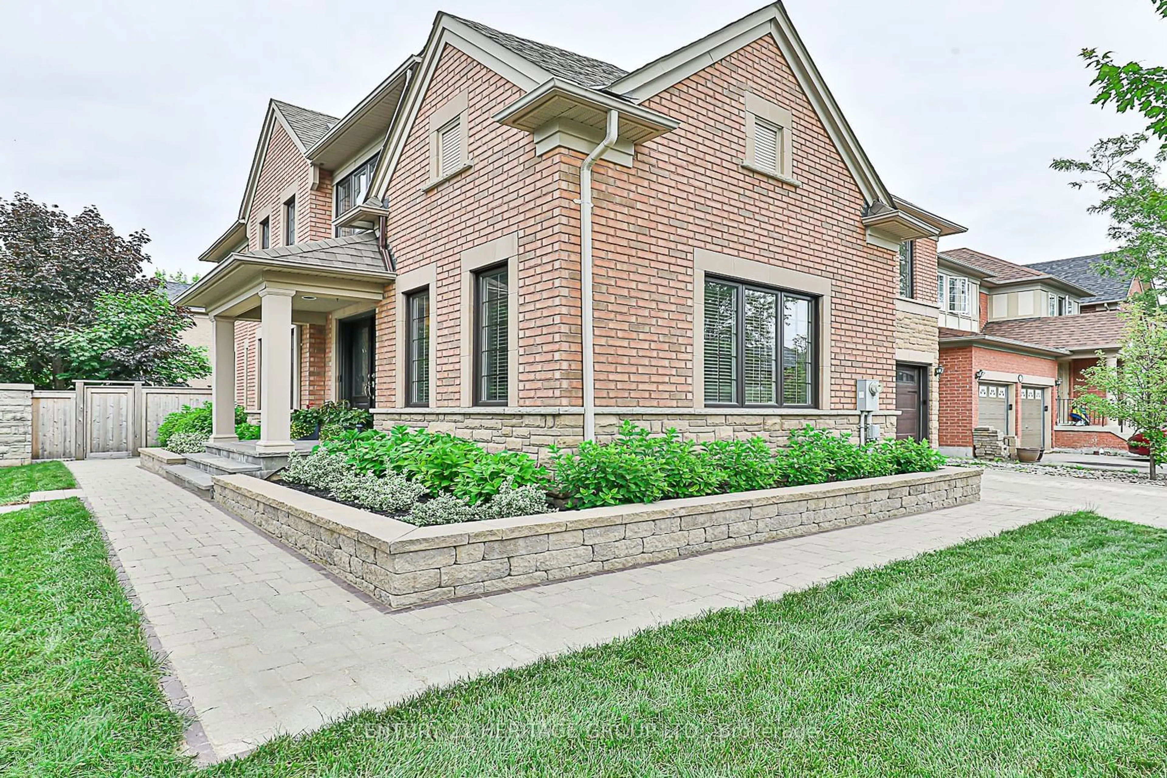 Home with brick exterior material for 21 Courtney Cres, Richmond Hill Ontario L4E 4B9