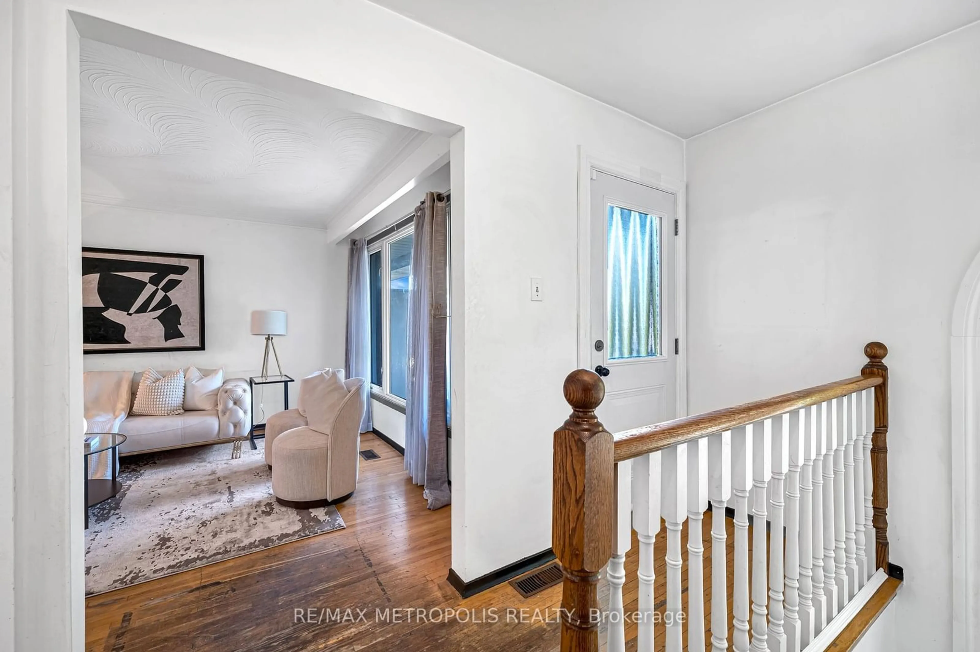 Indoor entryway, wood floors for 119 Albany Dr, Vaughan Ontario L4L 2X6