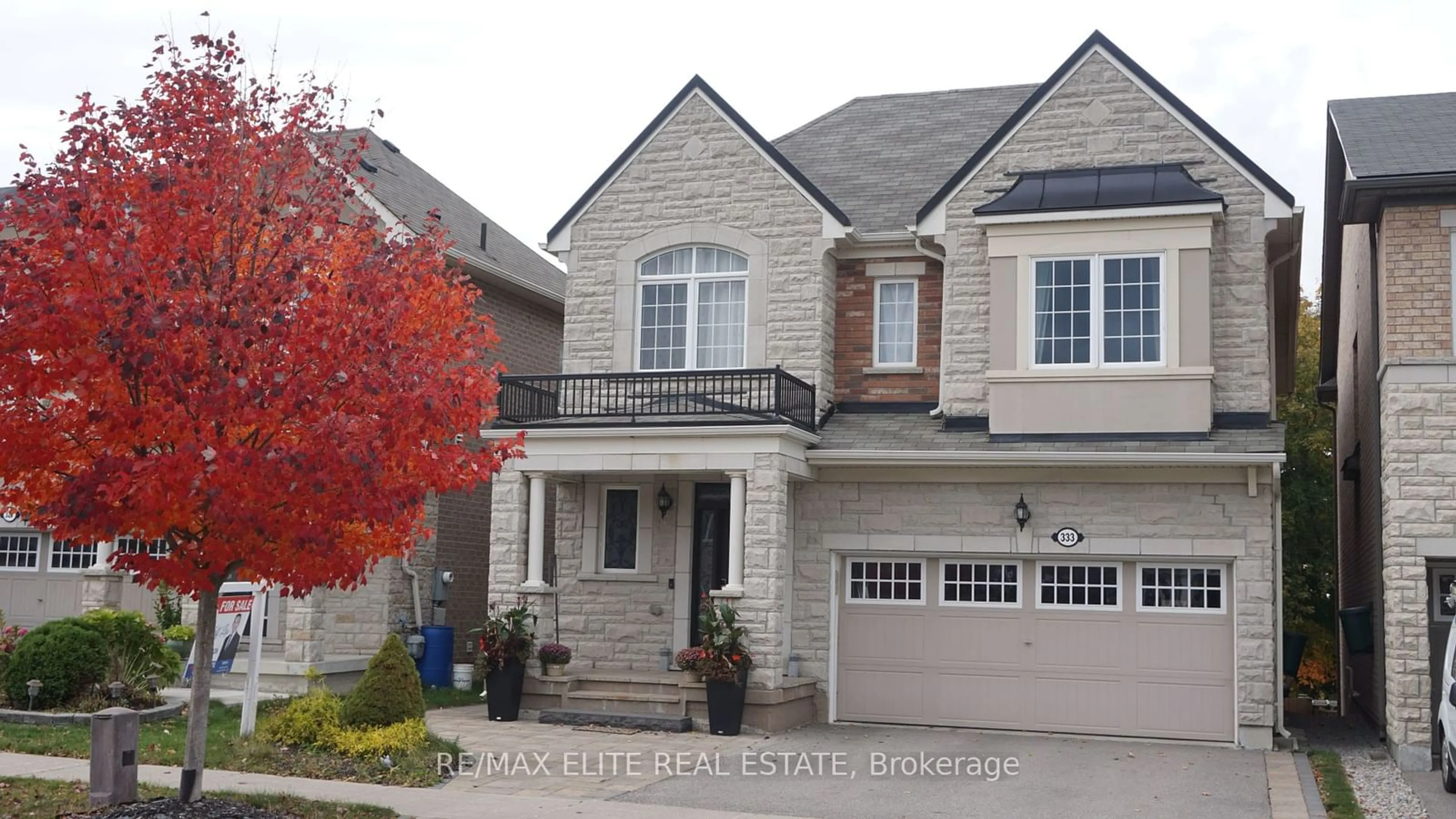 Home with brick exterior material for 333 Thomas Phillips Dr, Aurora Ontario L4G 0T3