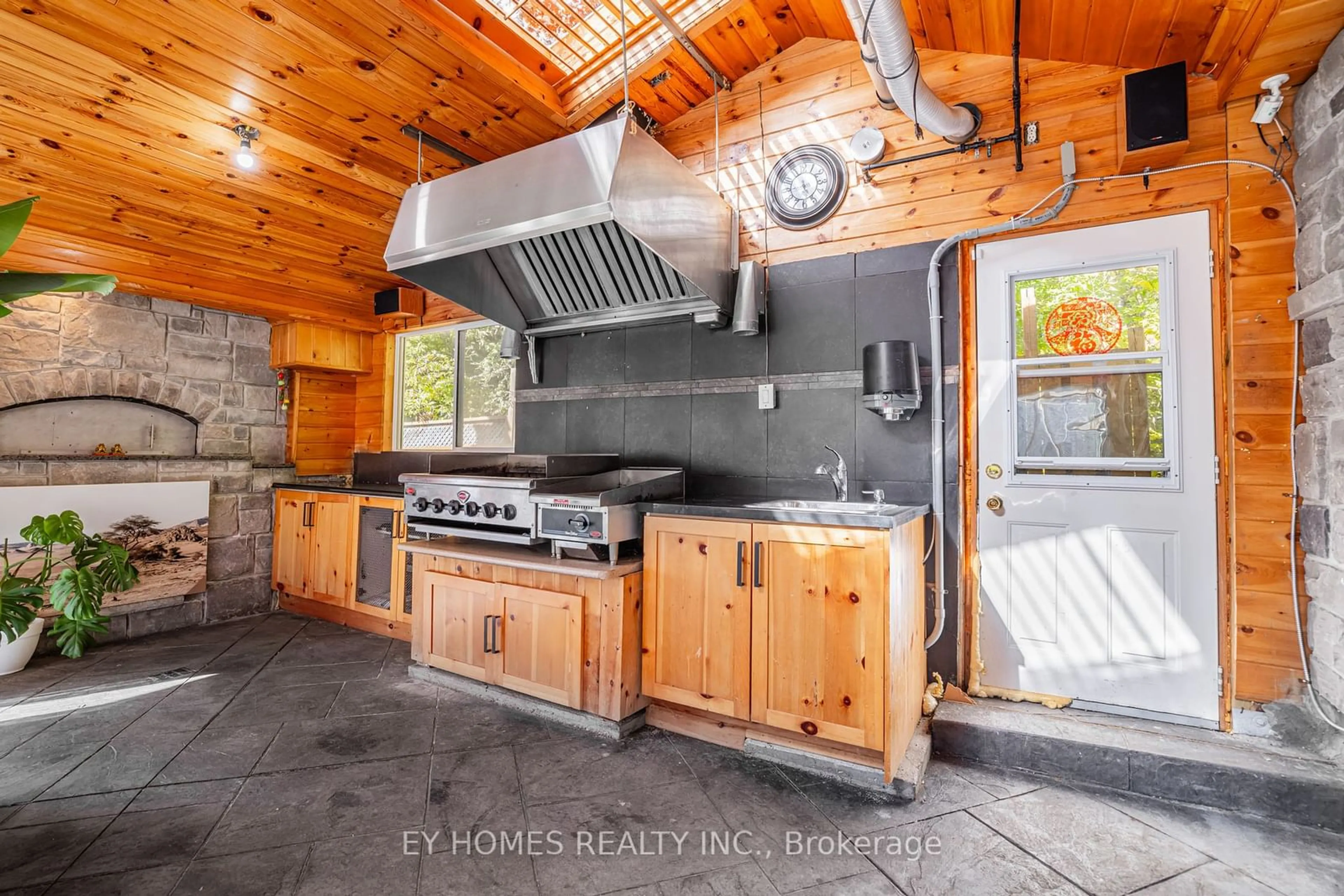 Rustic kitchen, wood floors, cottage for 116 Moray Ave, Richmond Hill Ontario L4E 3E1