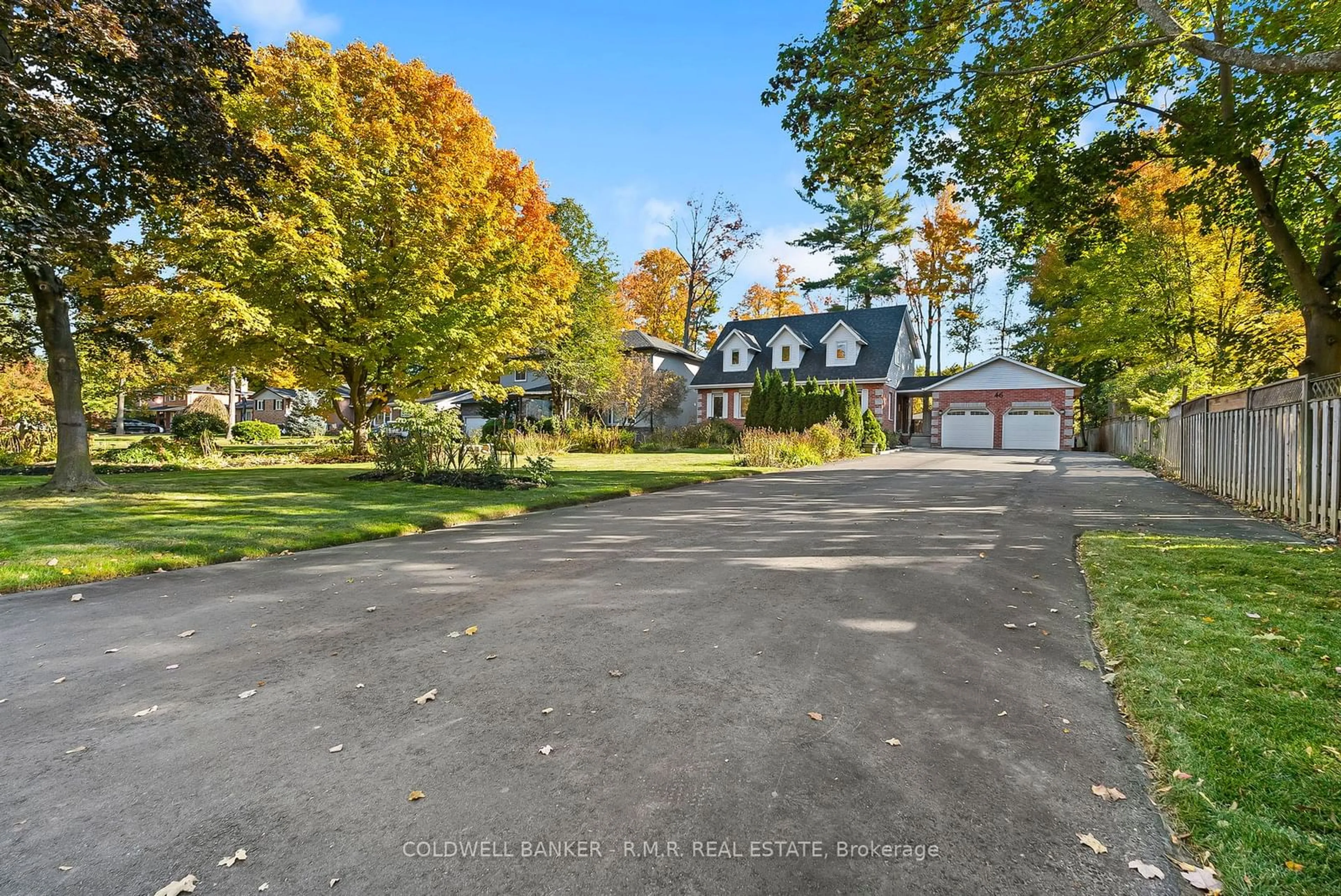 A pic from exterior of the house or condo, the street view for 46 French Cres, East Gwillimbury Ontario L9N 1J8