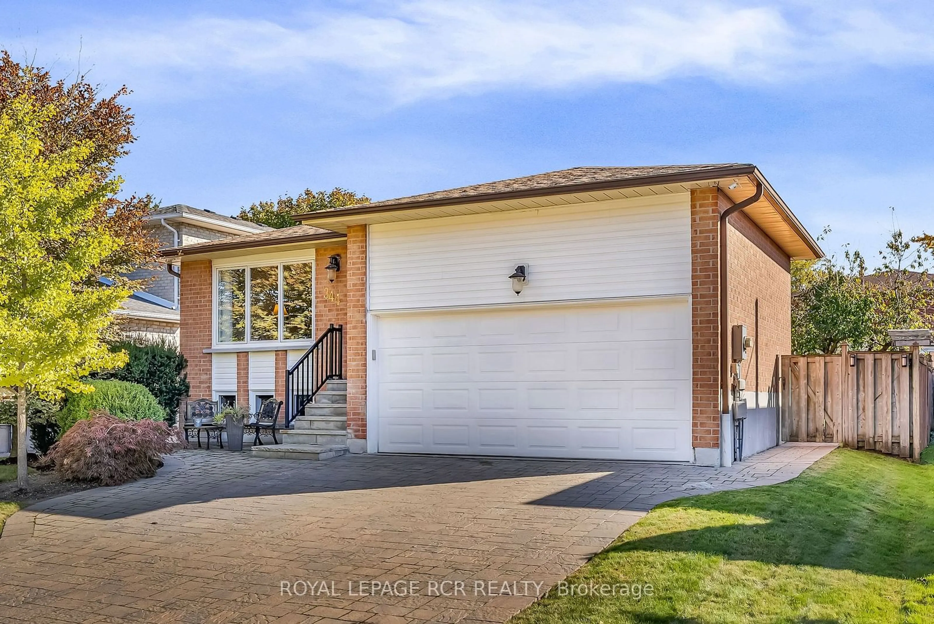 Frontside or backside of a home, the street view for 344 London Rd, Newmarket Ontario L3Y 6P4