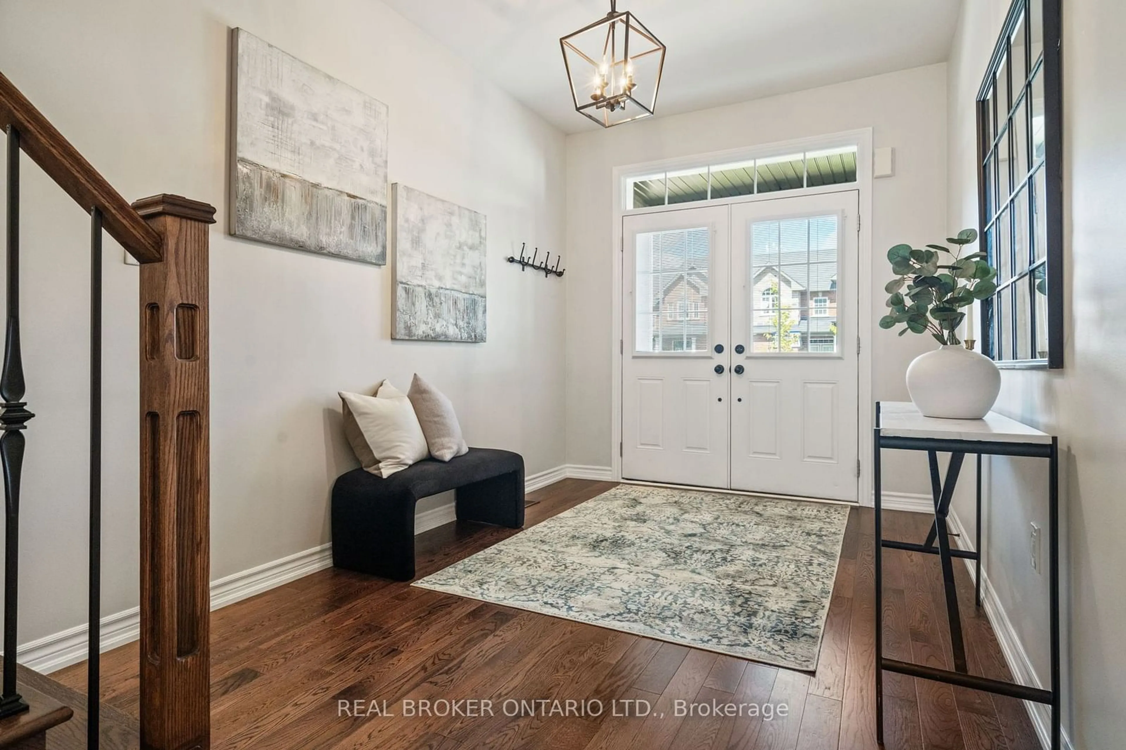 Indoor entryway, wood floors for 9 Michael Cummings Crt, Uxbridge Ontario L9P 0E6