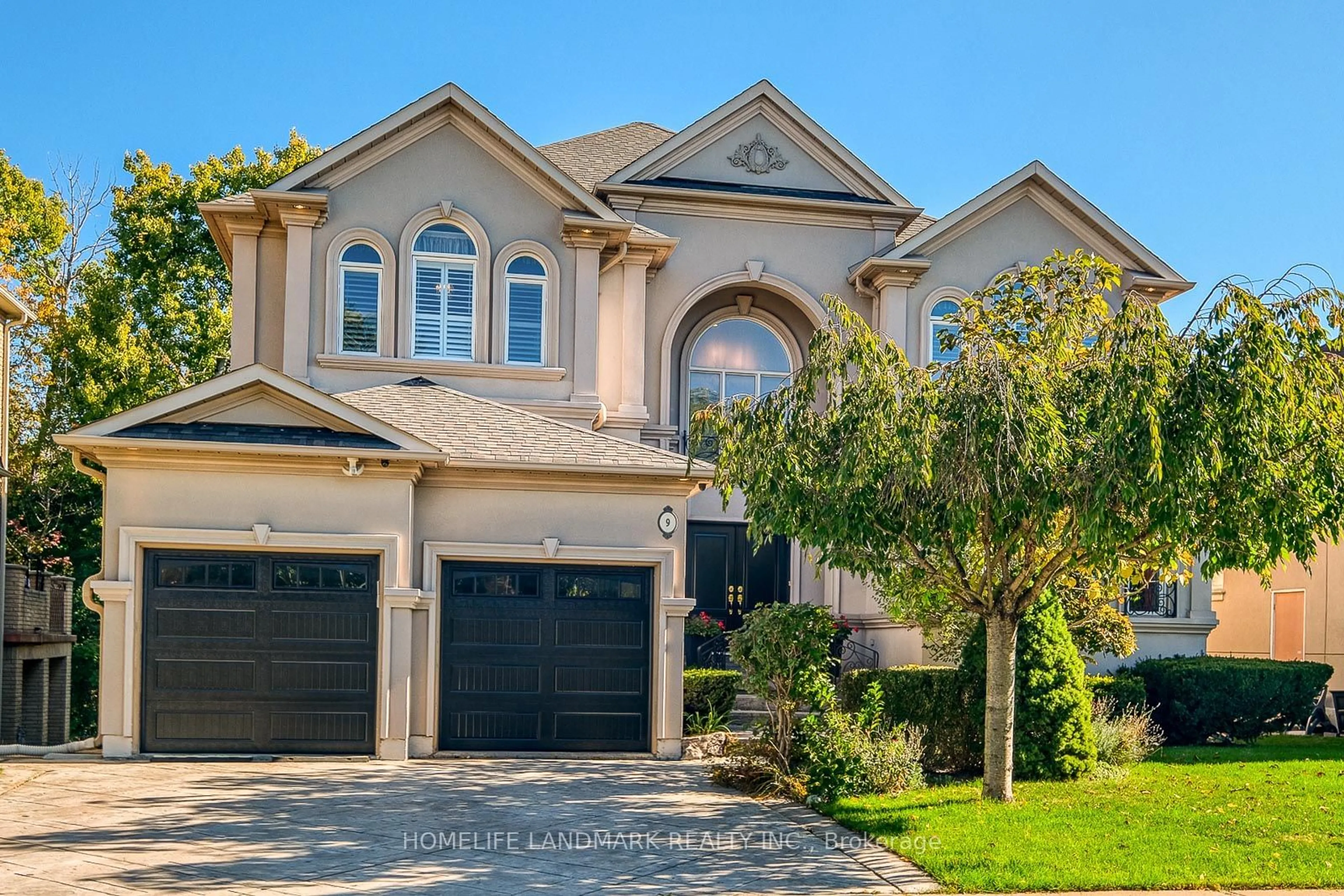 Frontside or backside of a home, the street view for 9 Chantilly Cres, Richmond Hill Ontario L4C 0K1