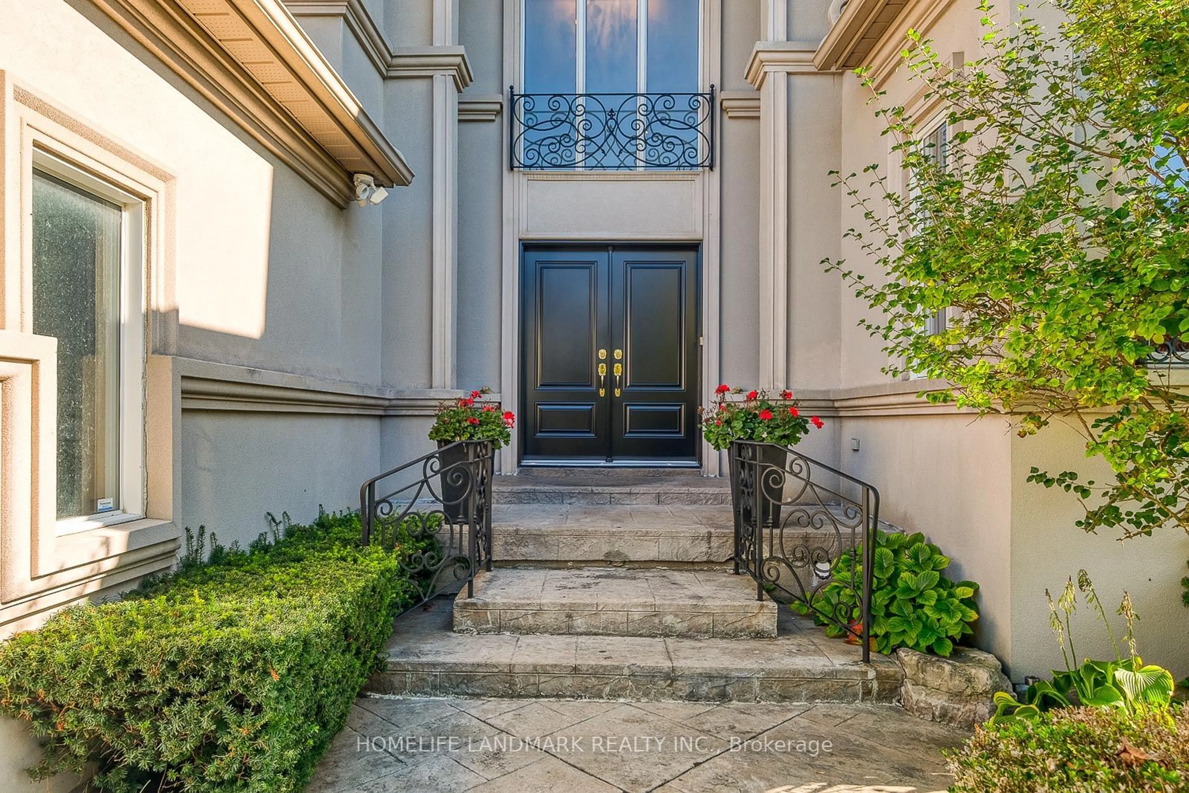 Indoor entryway, wood floors for 9 Chantilly Cres, Richmond Hill Ontario L4C 0K1