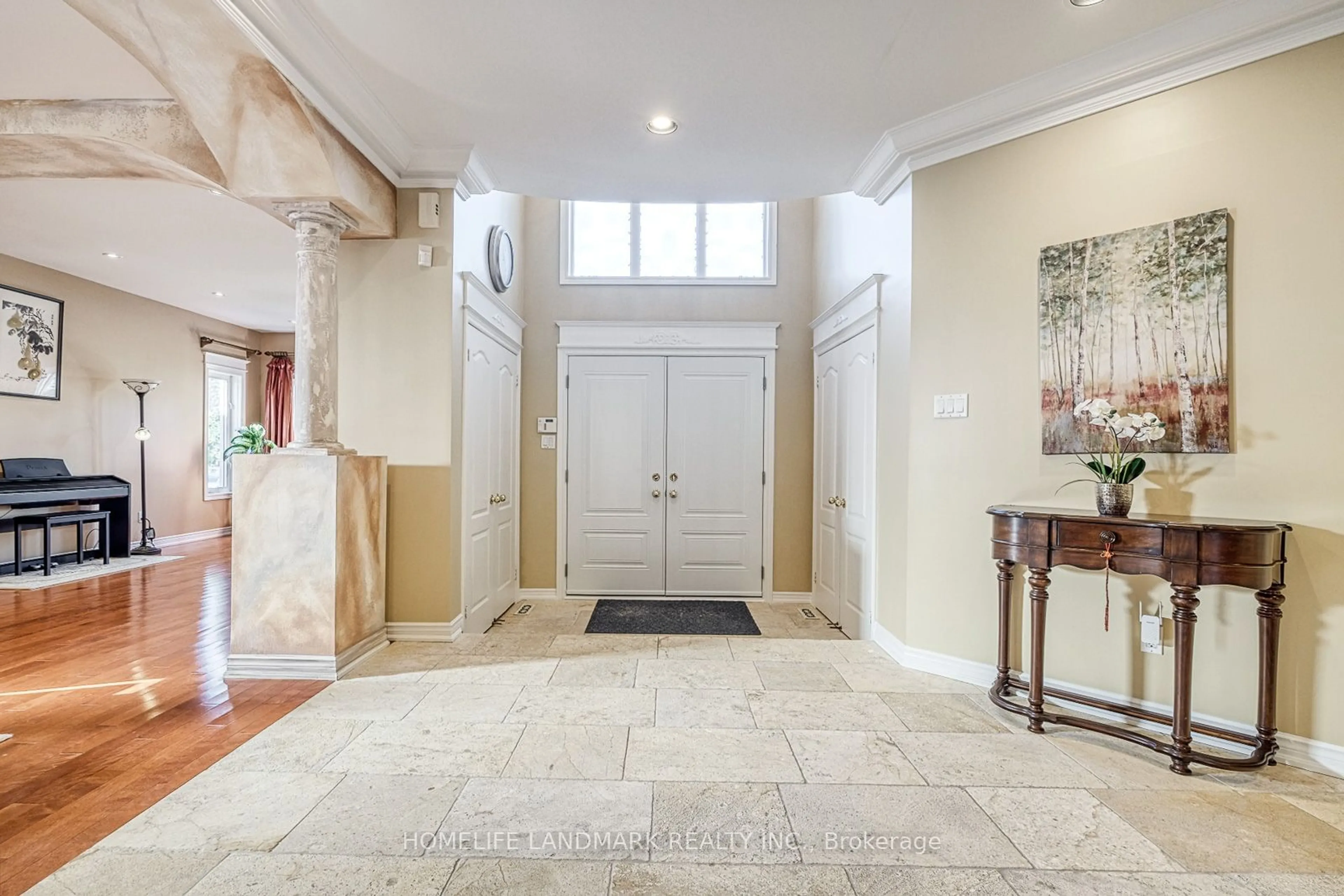 Indoor foyer, wood floors for 9 Chantilly Cres, Richmond Hill Ontario L4C 0K1