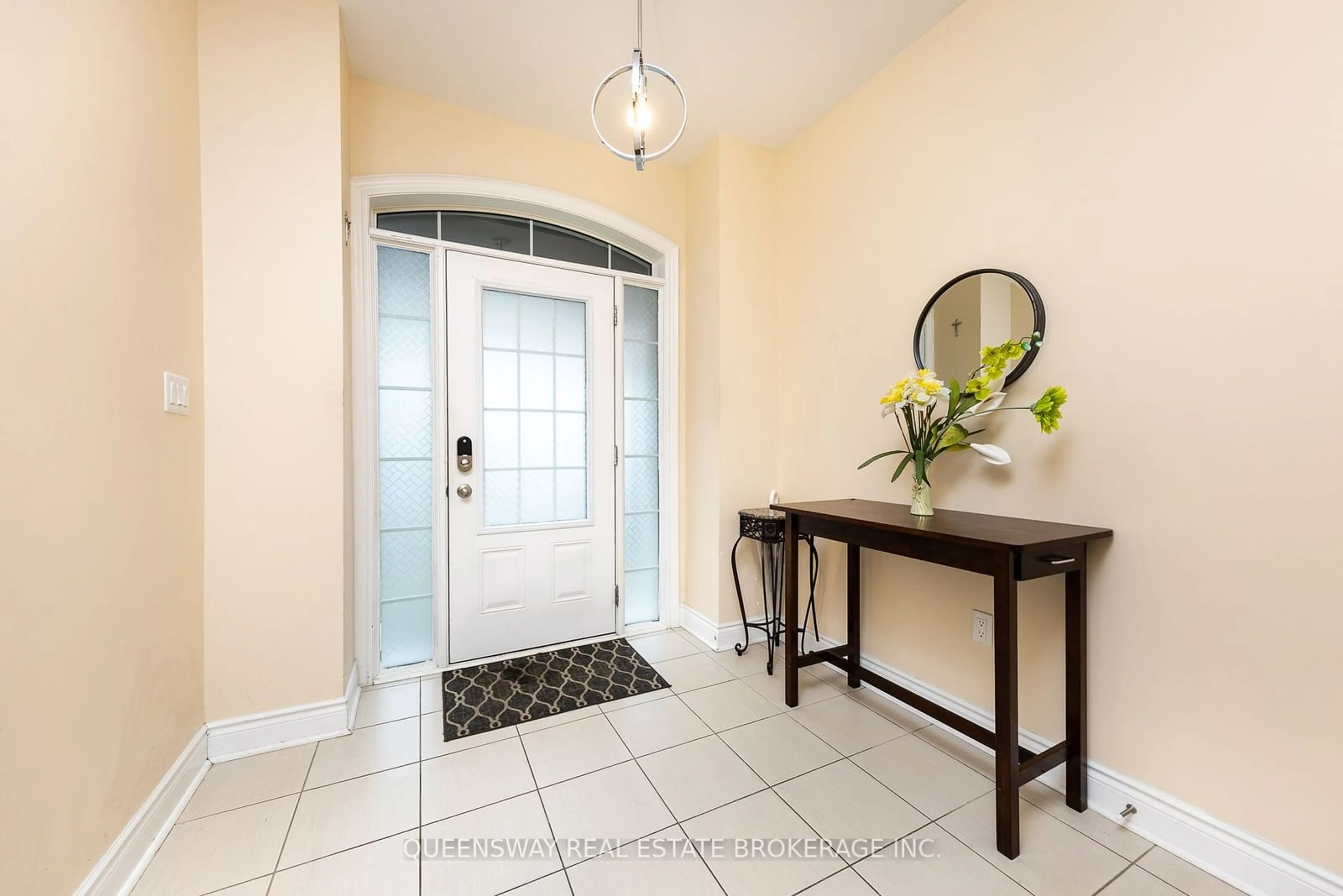 Indoor entryway, wood floors for 30 Ingleside St, Vaughan Ontario L4L 0H9